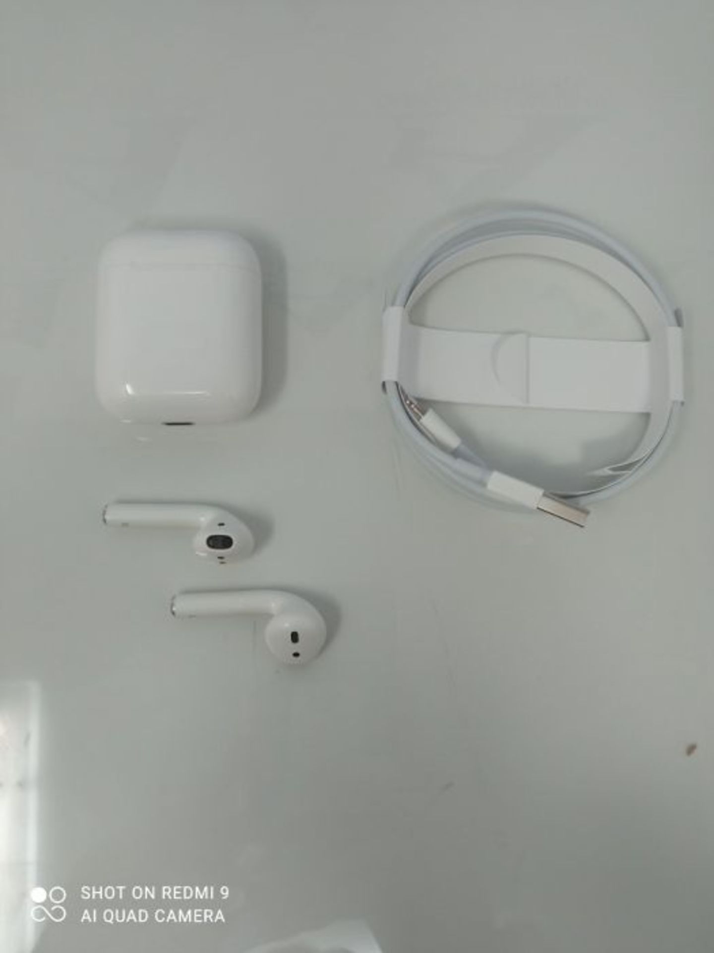 RRP £129.00 Apple AirPods with Charging Case (Wired) - Image 3 of 3