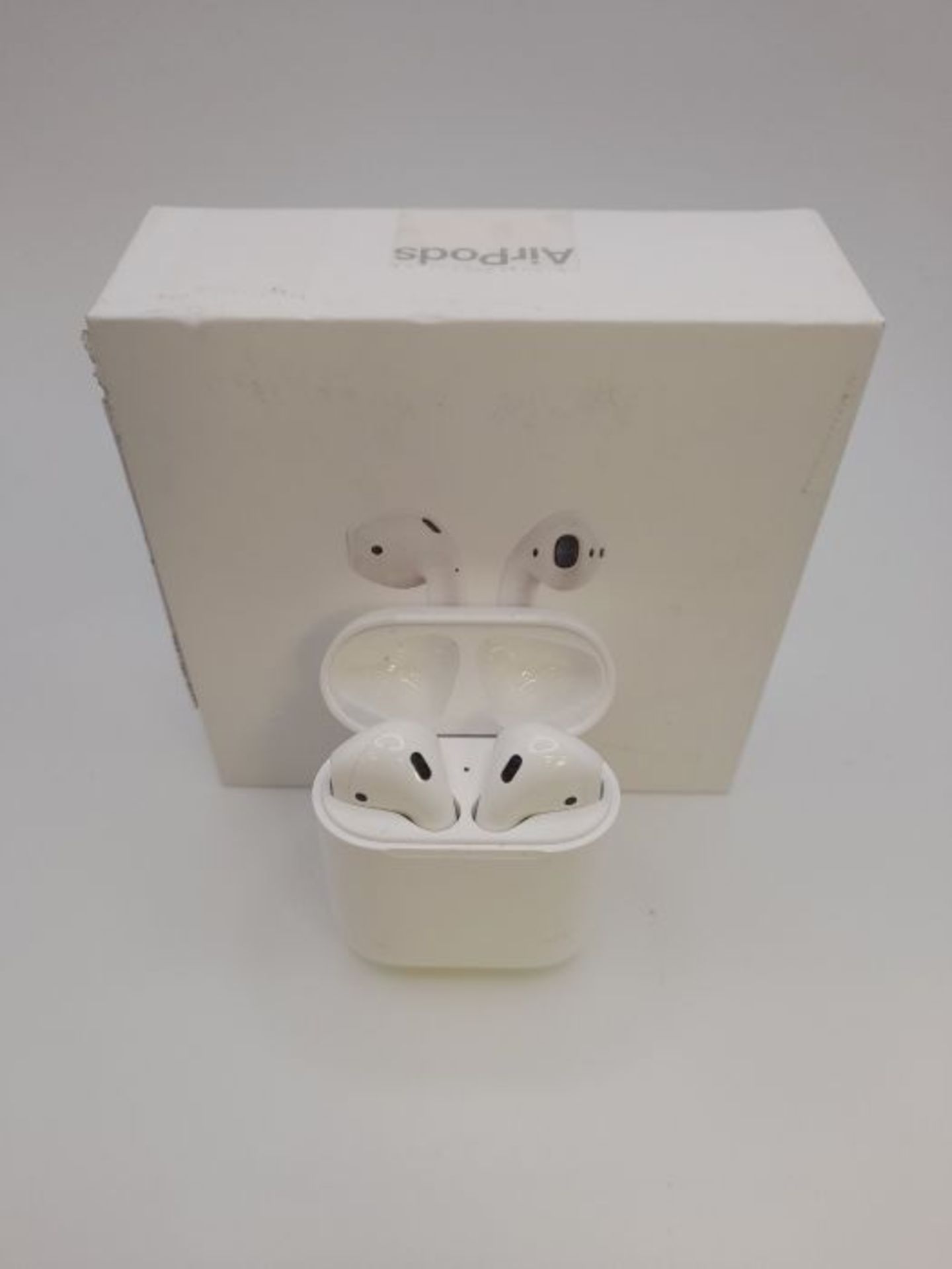 RRP £177.00 Apple AirPods with wired Charging Case (2nd generation) - Image 2 of 3