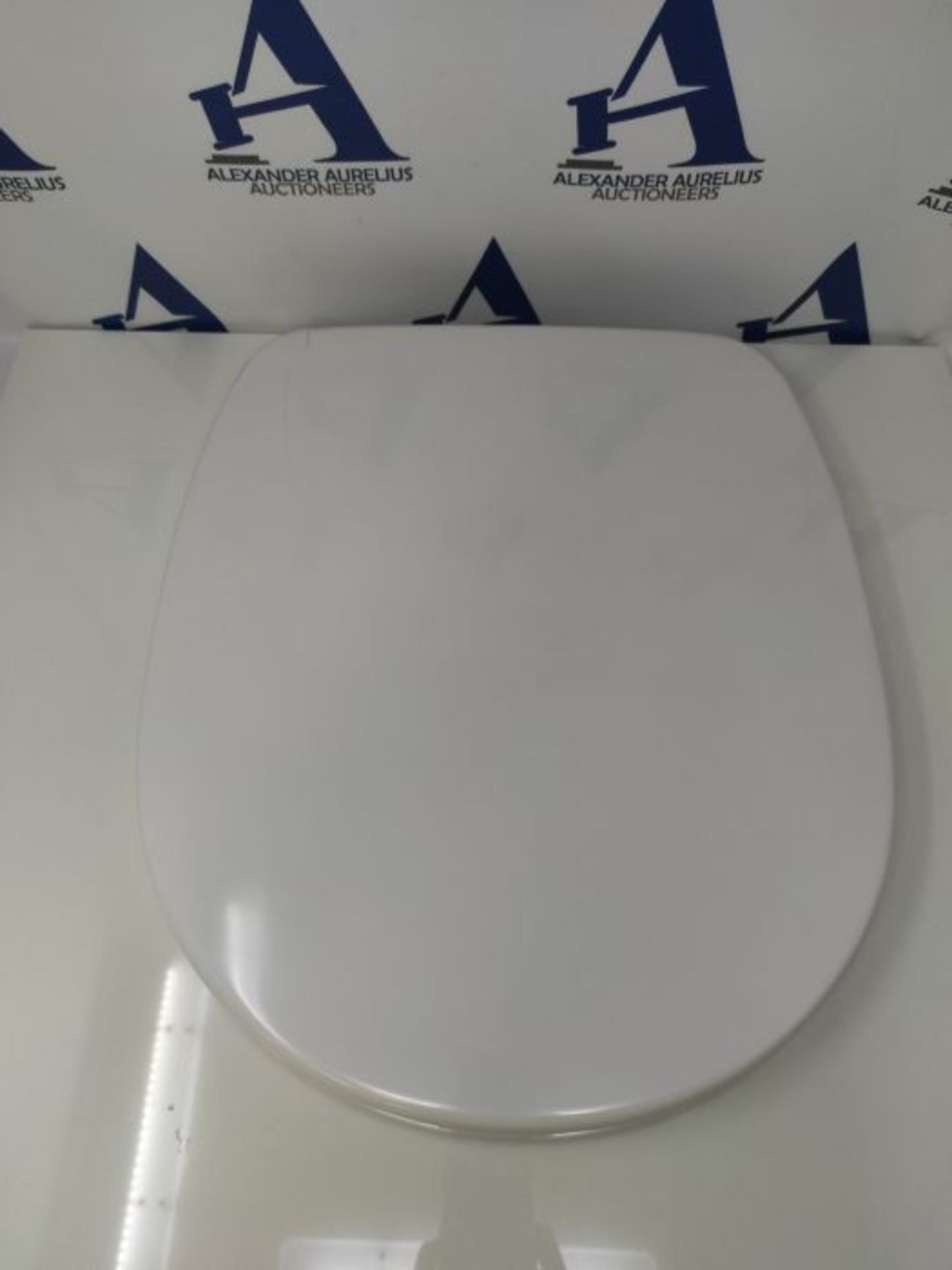 RRP £65.00 Ideal Standard Connect Toilet Seat - Image 3 of 3