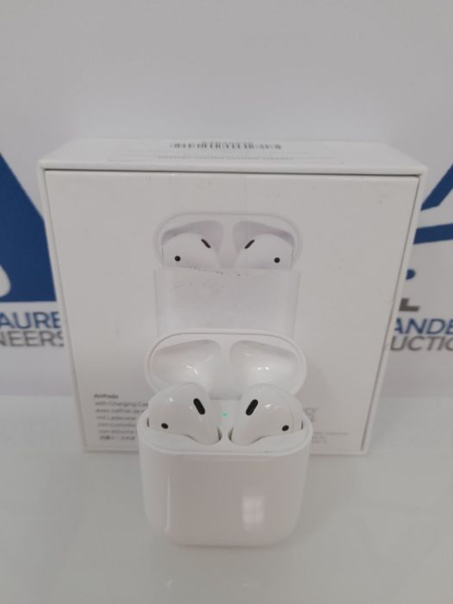 RRP £133.00 Apple AirPods con custodia di ricarica tramite cavo - Image 2 of 2