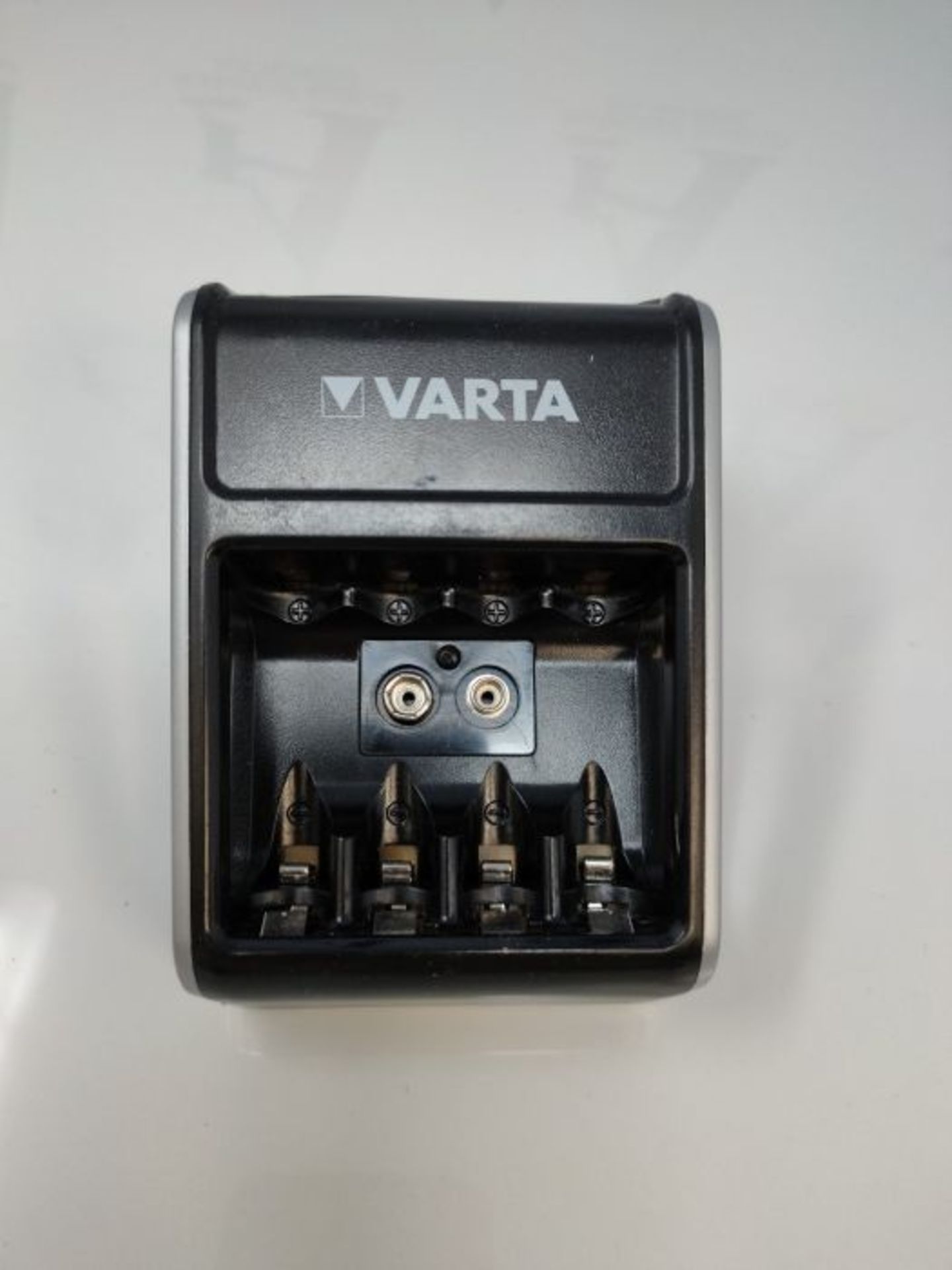 VARTA LCD Plug Ladegerät für AA/AAA/9V und USB-Geräte (inkl. 4x AA 2100 mAh) schwar