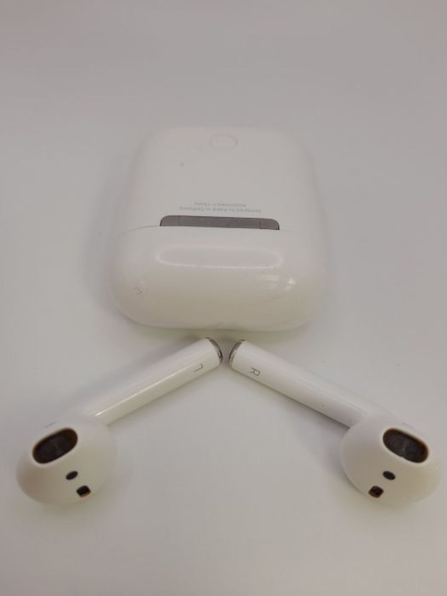 RRP £136.00 Apple AirPods with wired Charging Case (2nd generation) - Image 3 of 3