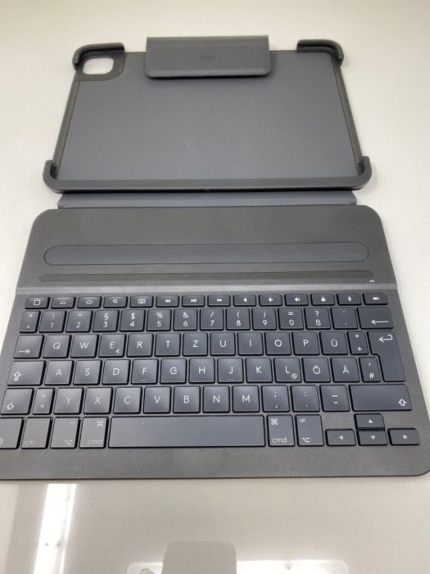 RRP £79.00 Logitech Slim Folio Pro for 11 inch iPad Pro (1st & 2nd Gen), QWERTZ German layout - Image 3 of 3