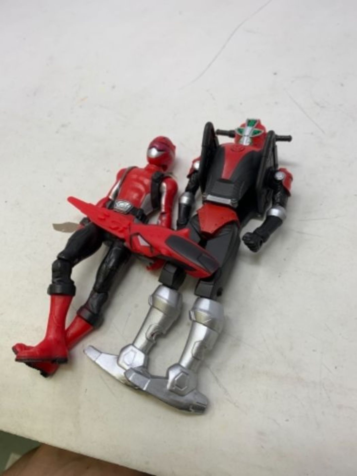 Power Rangers Beast Morphers Red Ranger and Morphin Cruise Beast Bot 15-cm Action Figu - Image 2 of 2