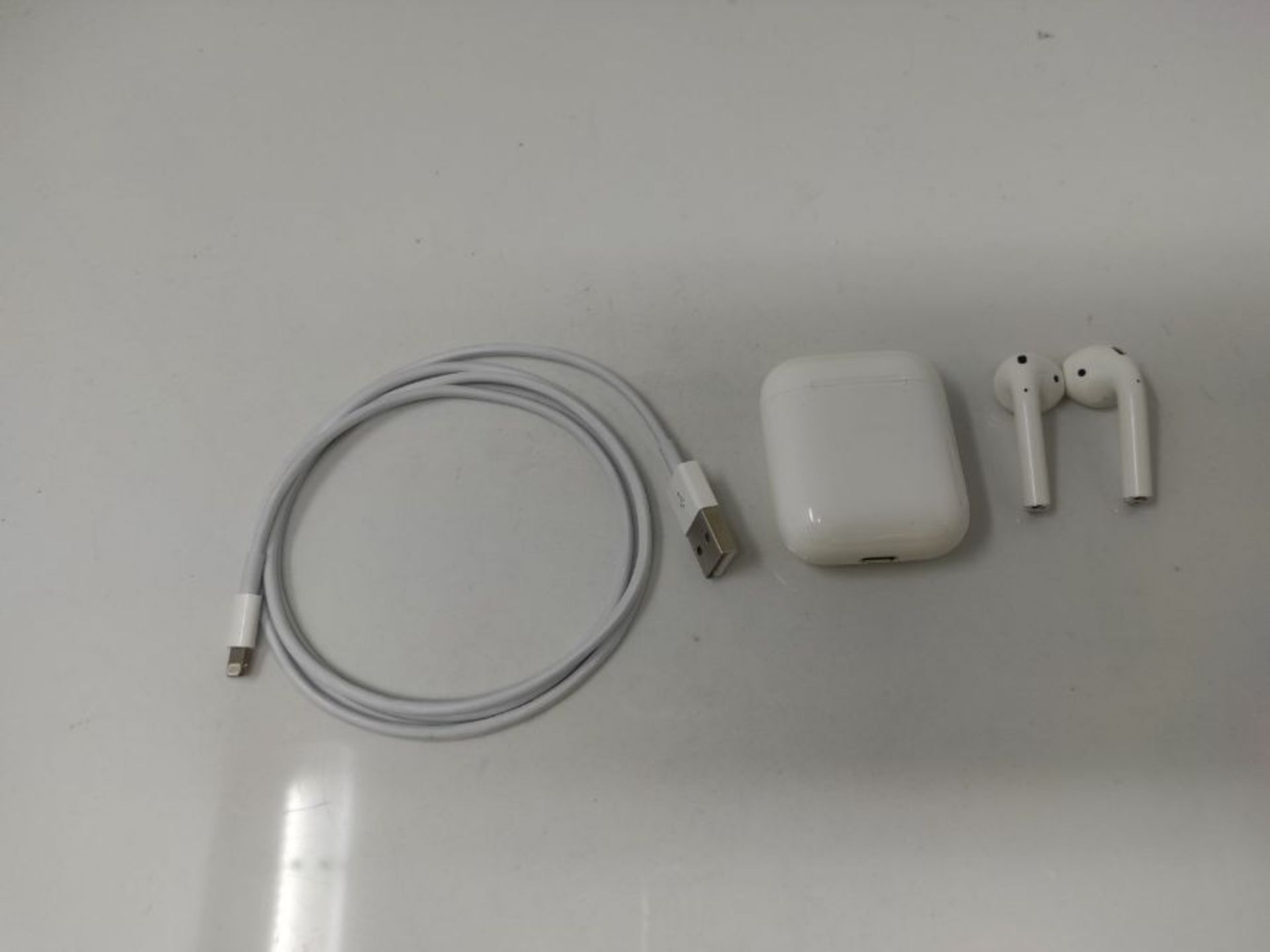 RRP £159.00 Apple AirPods with Charging Case (Wired) - Image 3 of 3