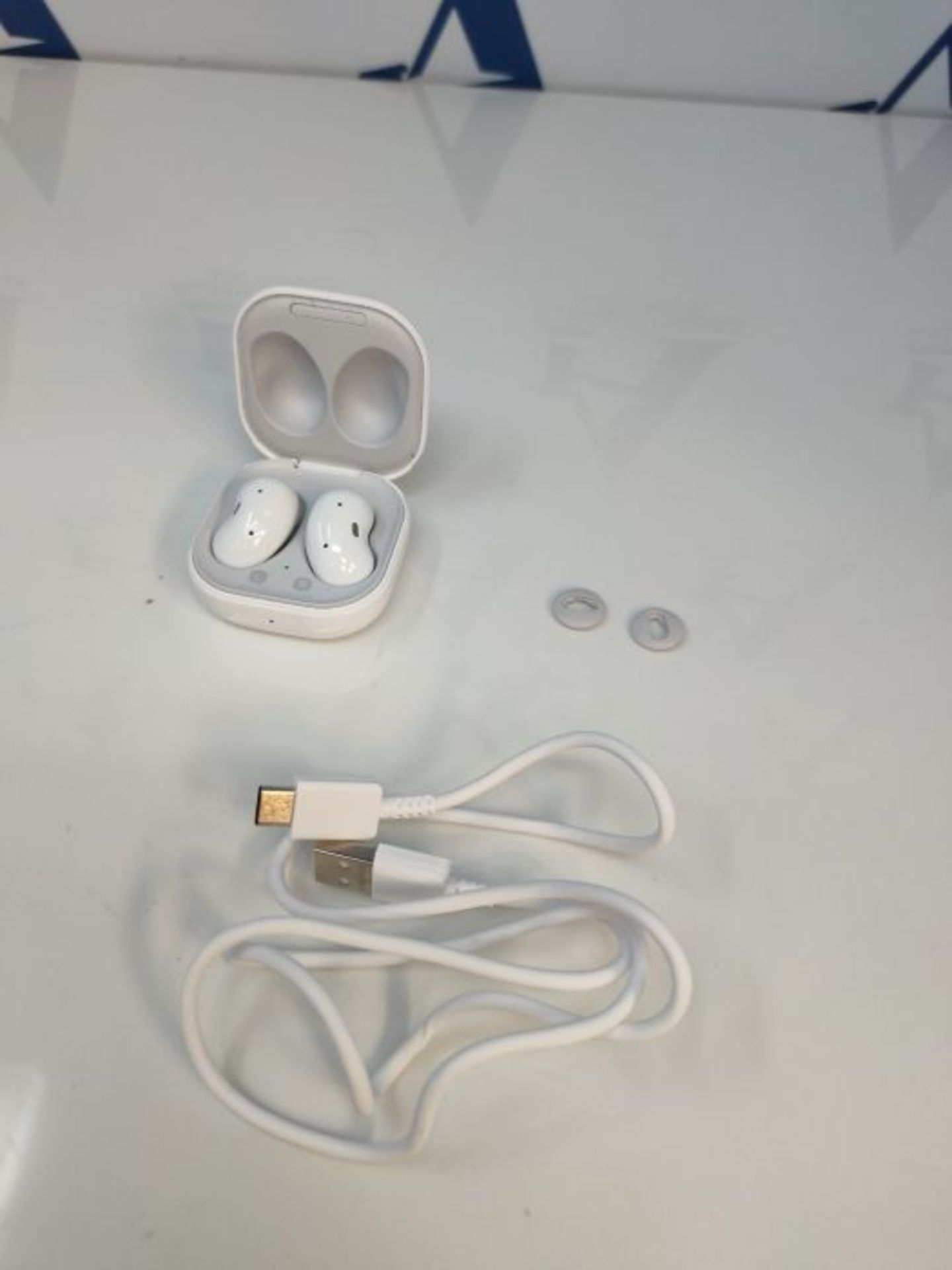 RRP £129.00 Samsung Galaxy Buds Live Wireless Earphones Mystic White (UK Version) - Image 3 of 3