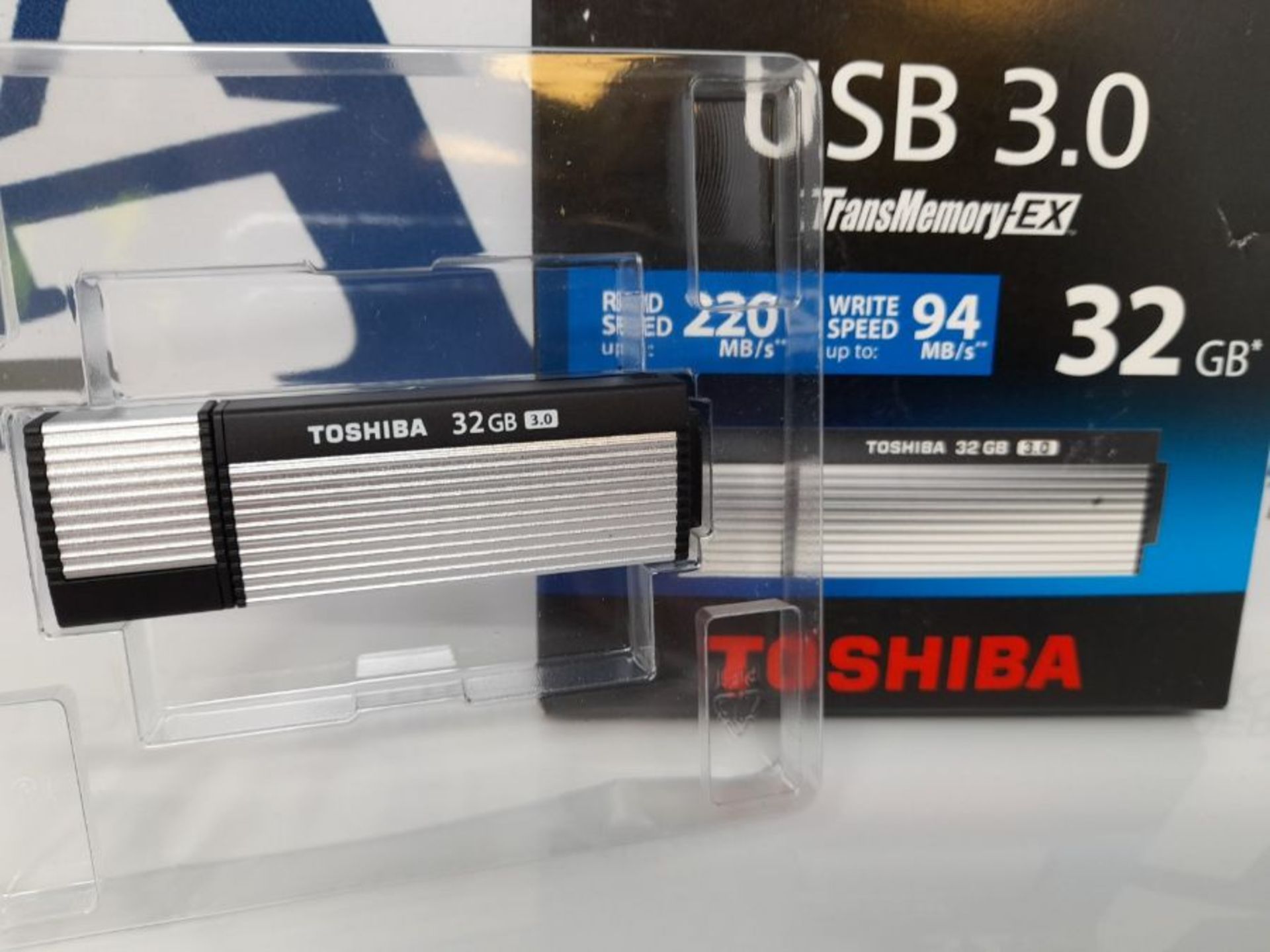 Toshiba Pendrive USB 3.0, 32 GB, Argento/Nero - Image 2 of 3