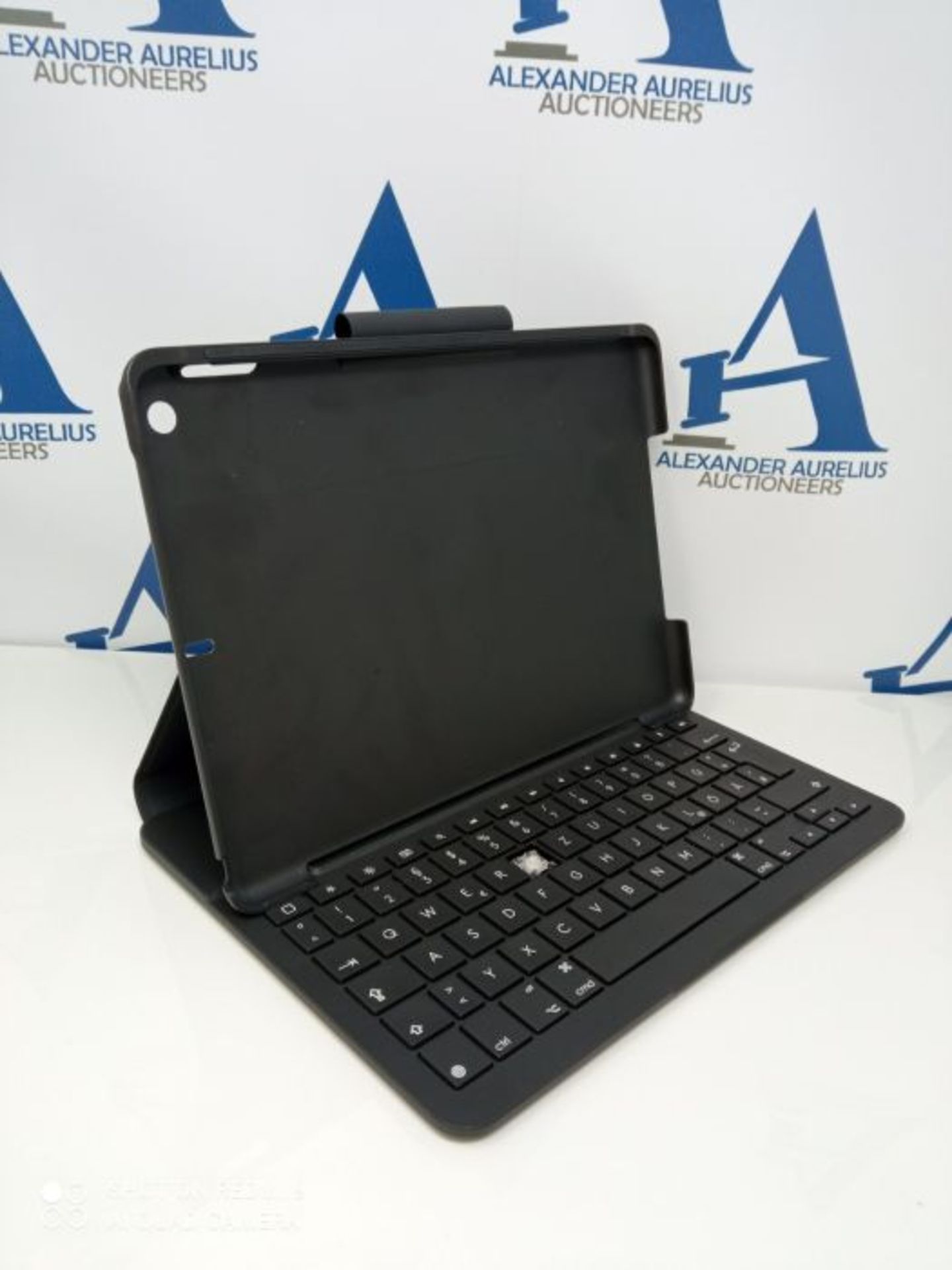 RRP £72.00 Logitech SLIM FOLIO iPad Keyboard Case 10.2 Inch, QWERTZ German Layout - Graphite Blac - Image 3 of 3