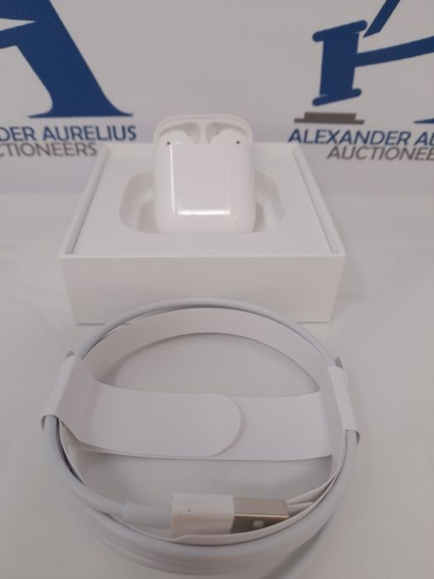 RRP £136.00 Apple AirPods with wired Charging Case (2nd generation) - Image 3 of 3