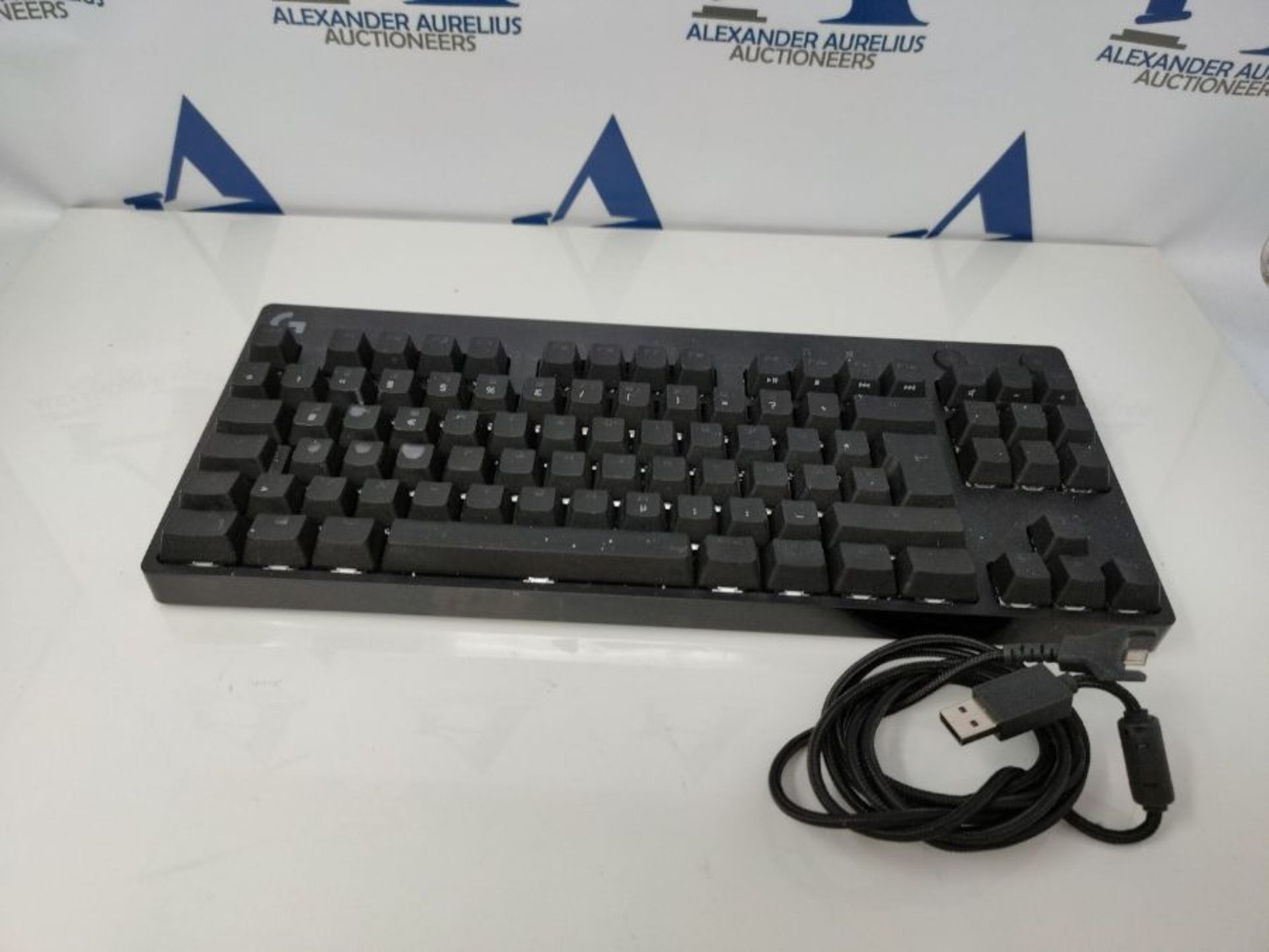 RRP £91.00 Logitech G PRO TKL mechanische Gaming-Tastatur, GX Blue Clicky Switches, LIGHTSYNC RGB - Image 3 of 6