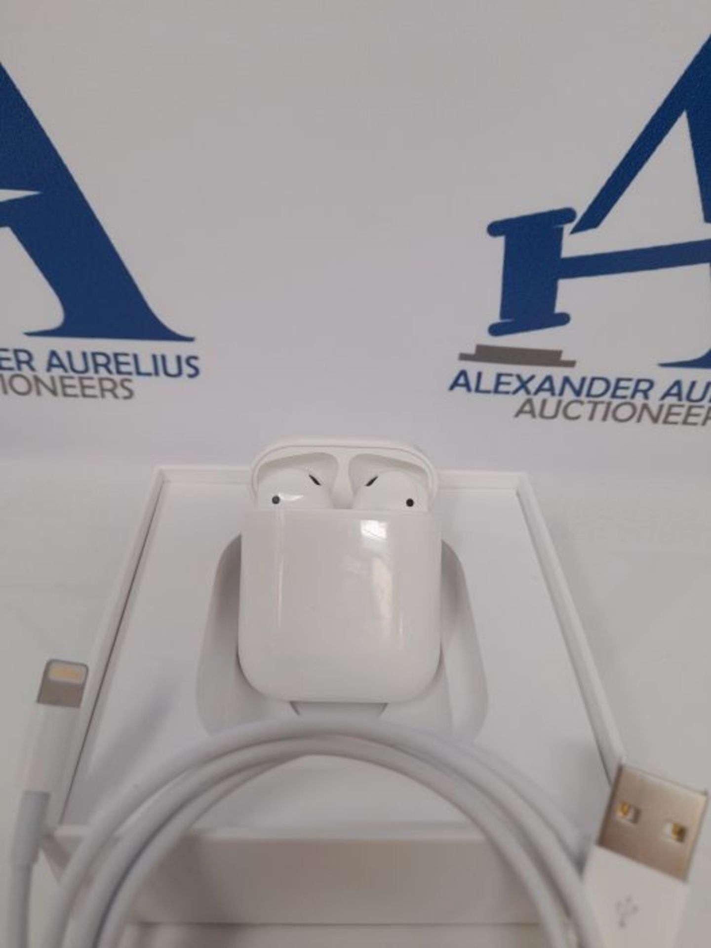 RRP £133.00 Apple AirPods con custodia di ricarica tramite cavo