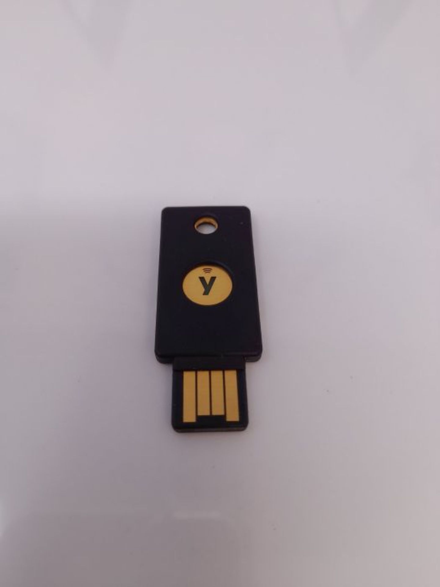 Yubico YubiKey 5 NFC, 2 Pasos de autenticaciÃ³n USB y NFC Security Key, Compatible c - Image 2 of 2