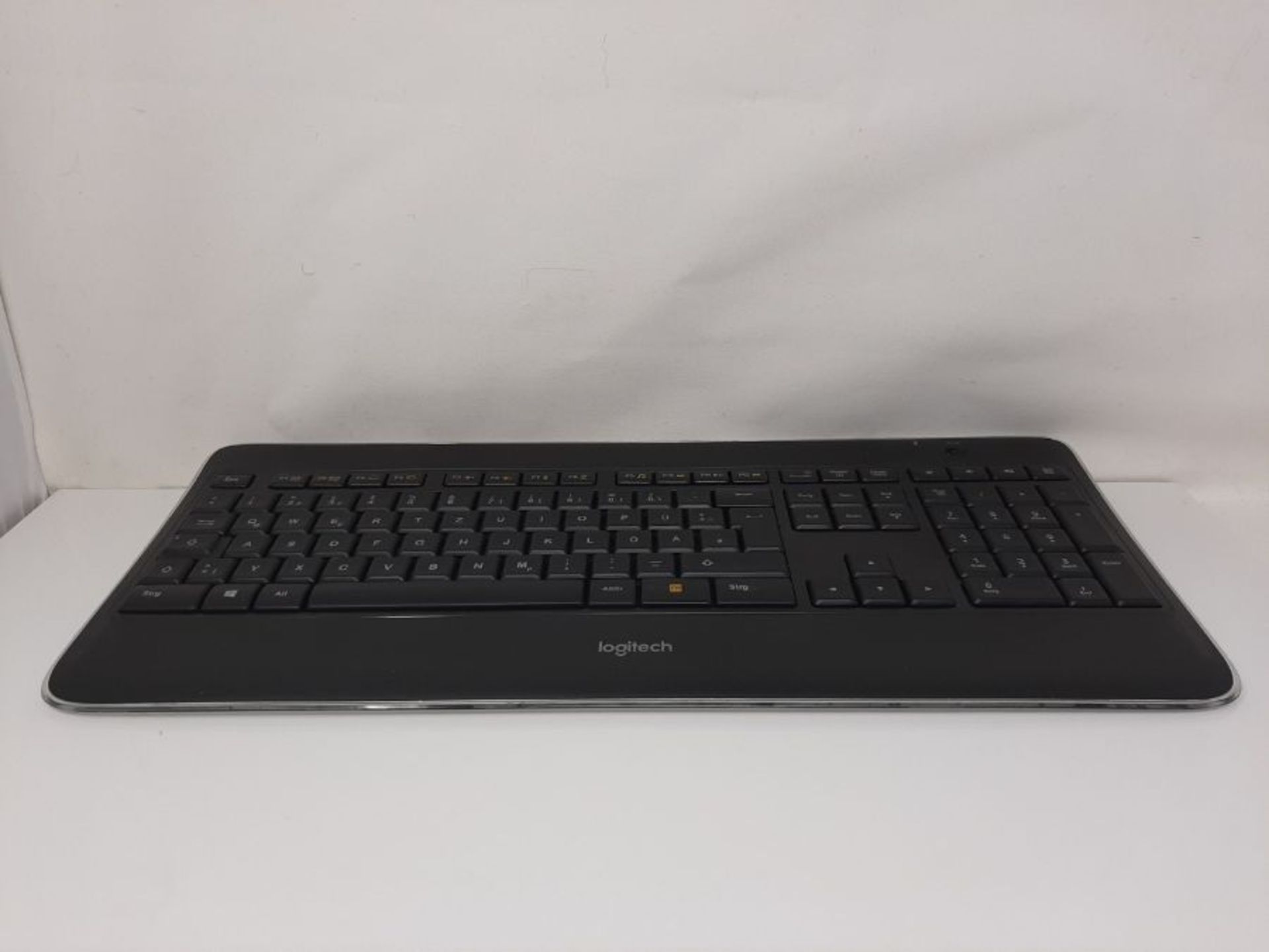 RRP £86.00 Logitech K800 Wireless Keyboard with Backlight, 2.4GHz with Unifying USB Receiver, Las - Image 3 of 3