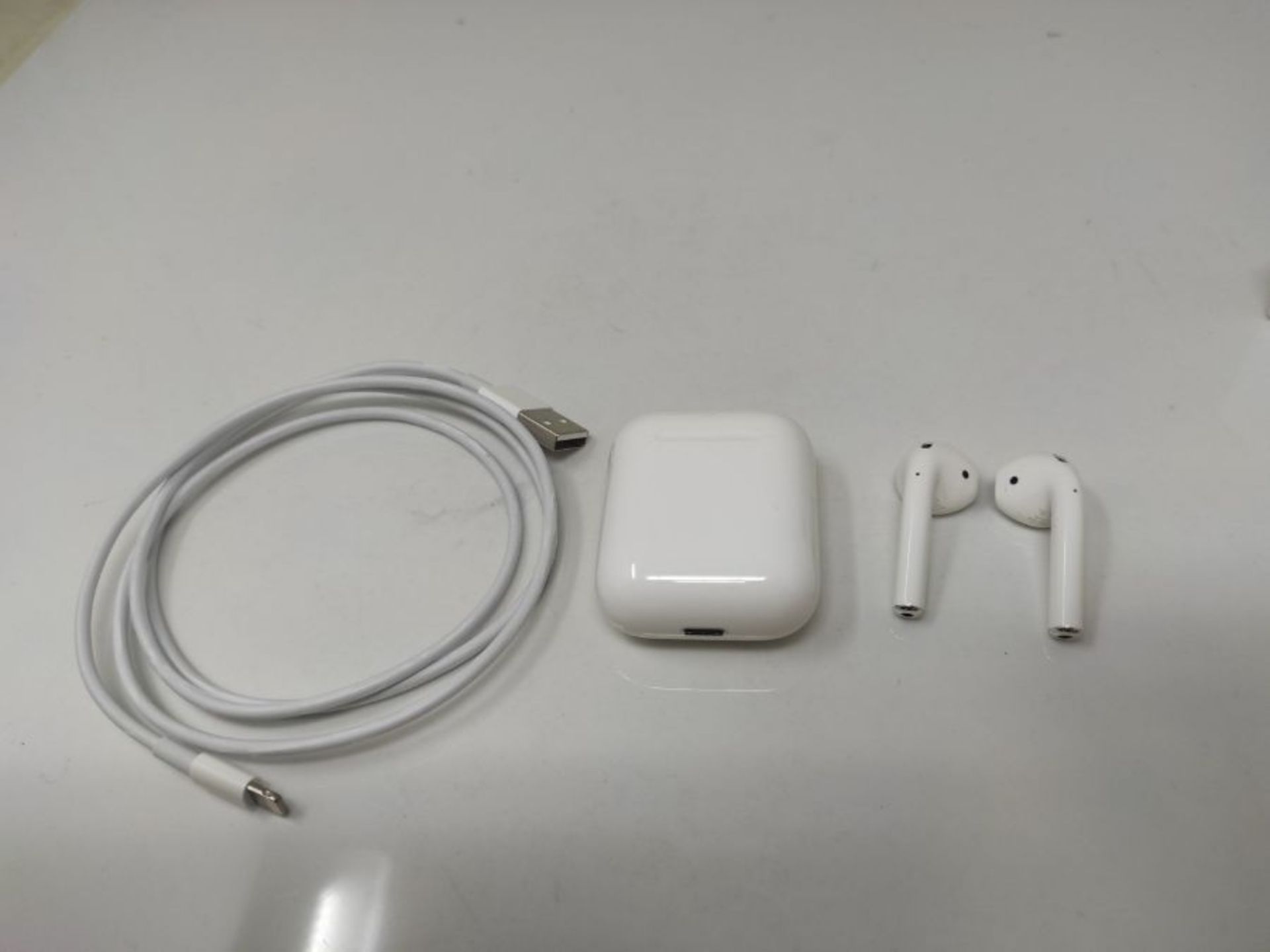 RRP £159.00 Apple AirPods with Charging Case (Wired) - Image 3 of 3