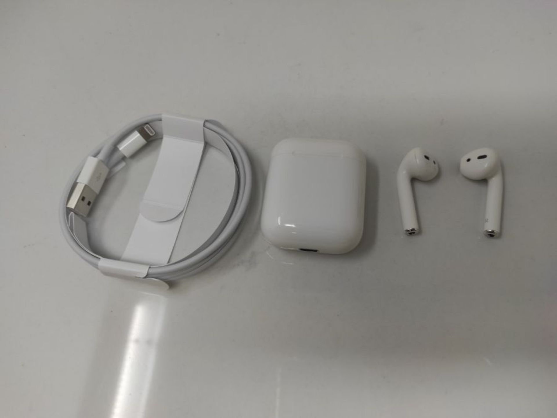 RRP £159.00 Apple AirPods with Charging Case (Wired) - Image 3 of 3