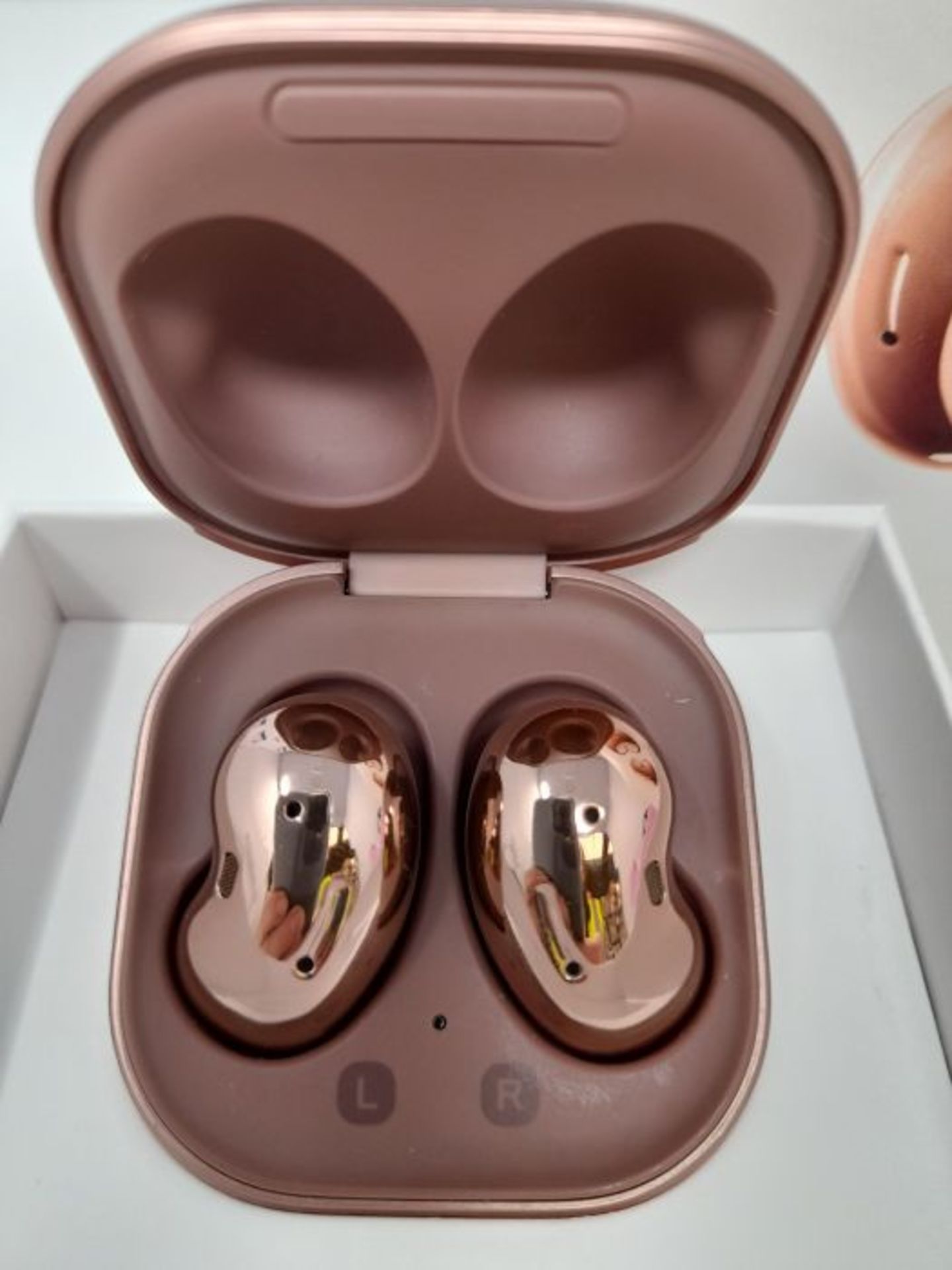 RRP £85.00 Samsung Galaxy Buds Live Wireless Earphones Mystic Bronze (UK Version) - Image 3 of 3