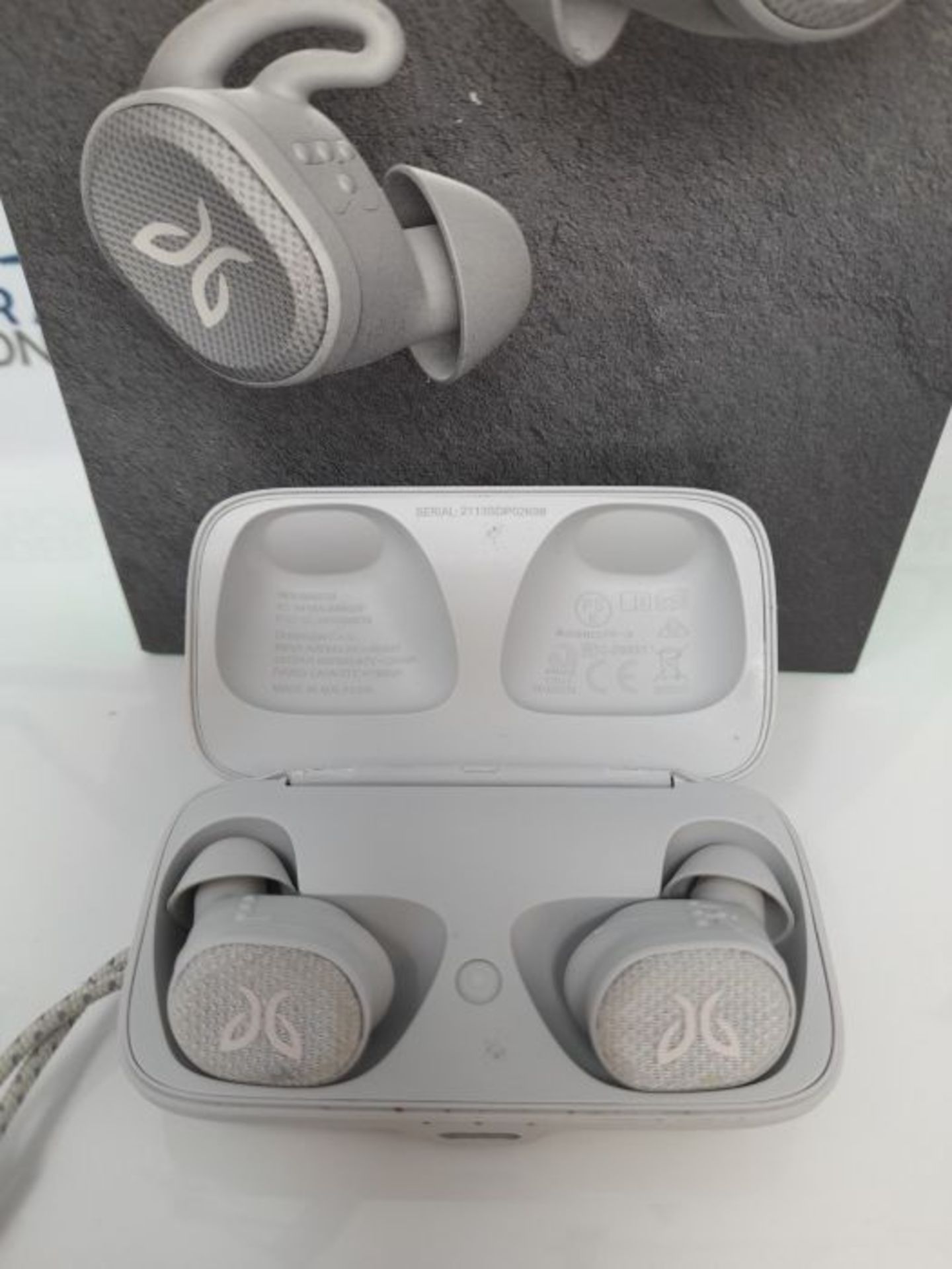 RRP £153.00 [CRACKED] Jaybird Vista 2 True Wireless Sport Bluetooth Headphones With Charging Case - Image 2 of 3