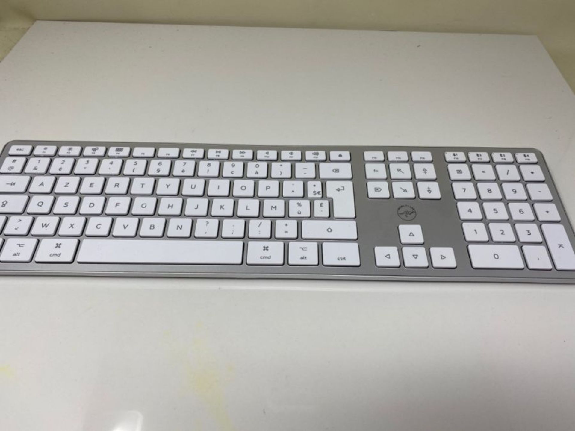 Mobility Lab Clavier français AZERTY sans fil pour Mac  blanc et argenté - Image 3 of 3