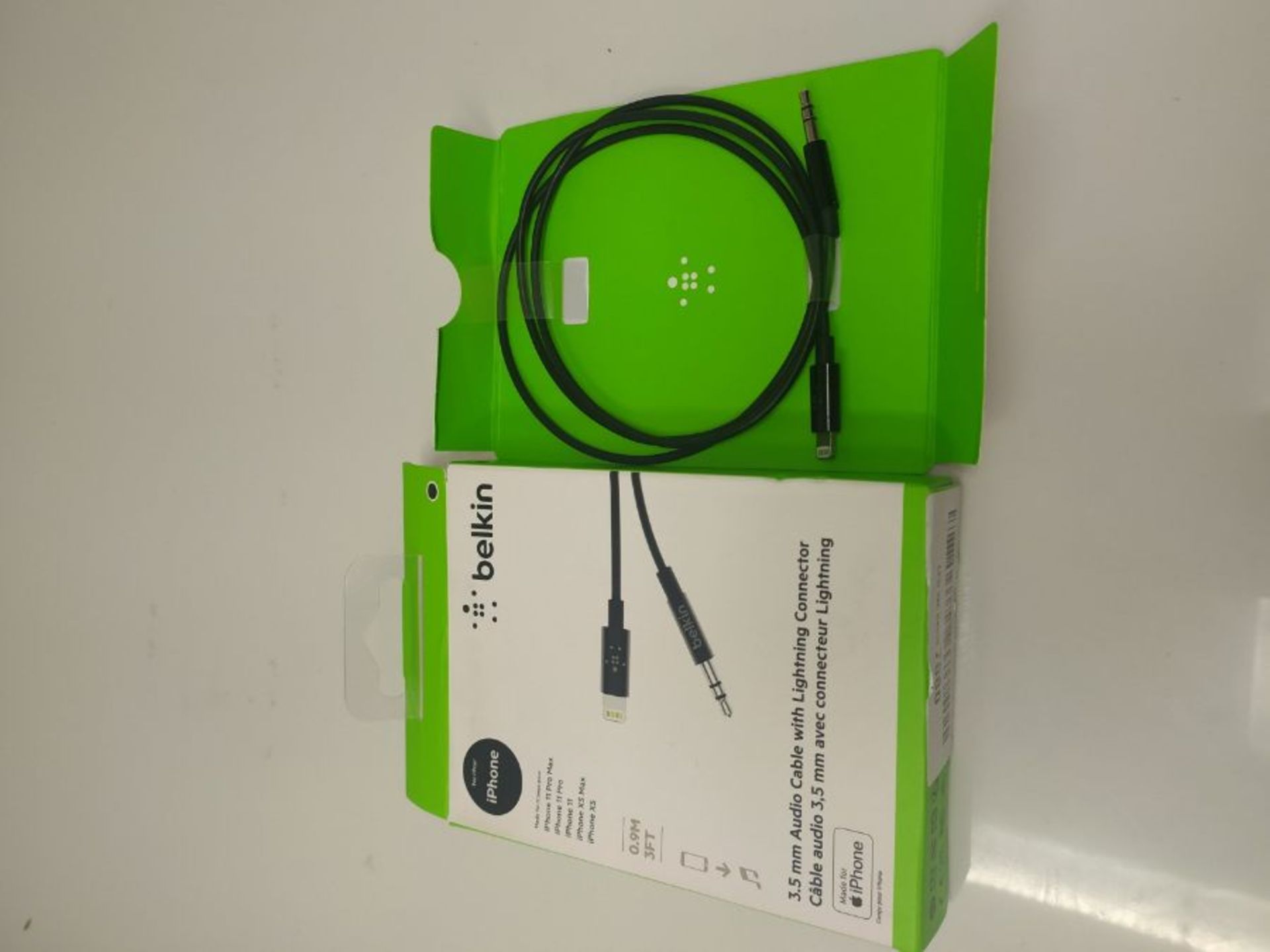 Belkin 3 ft/0.9 m 3.5 mm Audio Cable with Lightning Connector - MFi-Certified Lightnin - Image 2 of 2