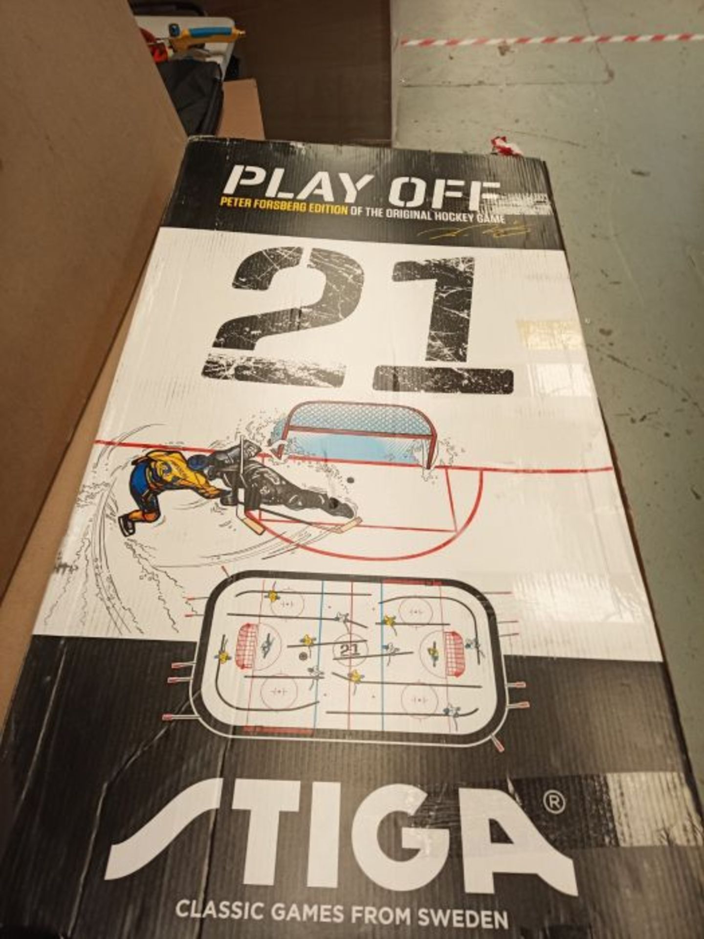 RRP £79.00 Stiga Tabletop Ice Hockey Game Play Off 21 Sweden-Canada - Image 2 of 3