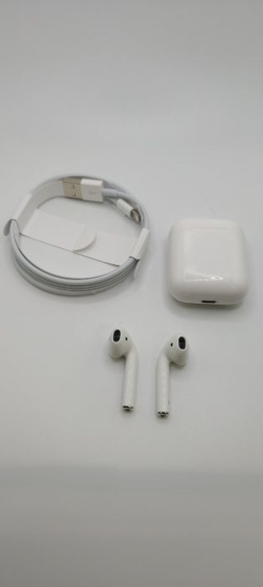 RRP £129.00 Apple AirPods avec bo?tier de Charge Filaire (2? g?n?ration) - Image 3 of 3