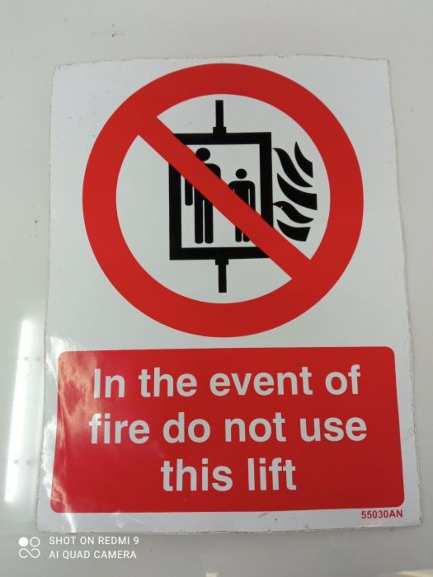 VSafety In The Event Of Fire Do Not Use This Lift Sign - Portrait - 150mm x 200mm - Se - Image 2 of 2