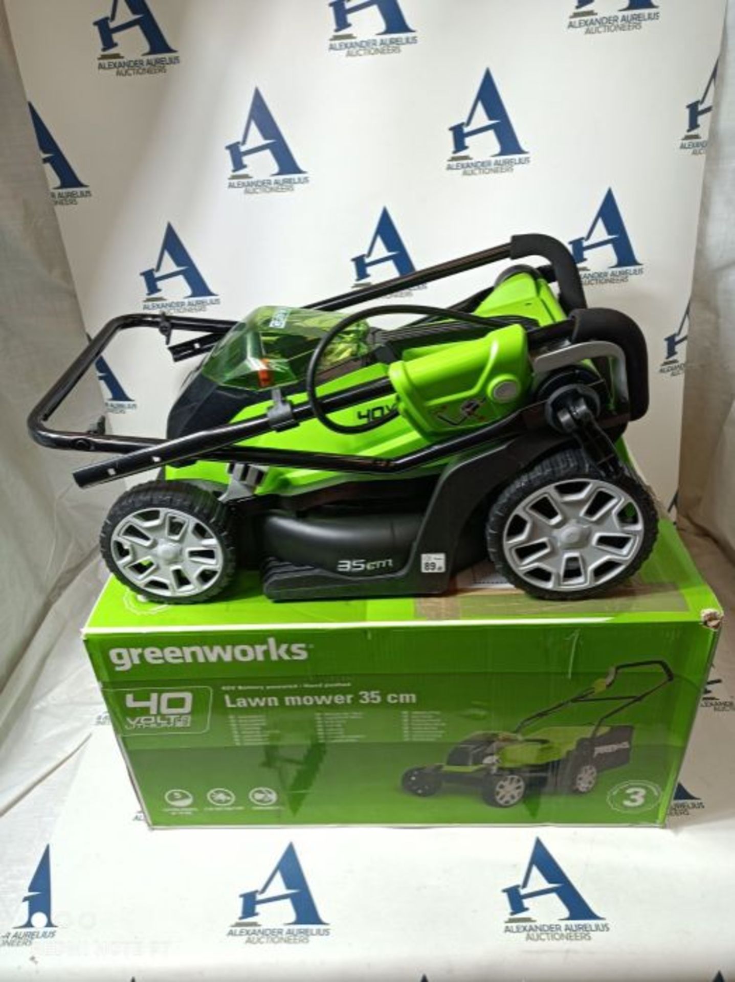 RRP £263.00 Greenworks Cordless Lawnmower 40V 35cm Incl. 2 Battery 2Ah and Charger, Up to 400m² M - Image 2 of 3