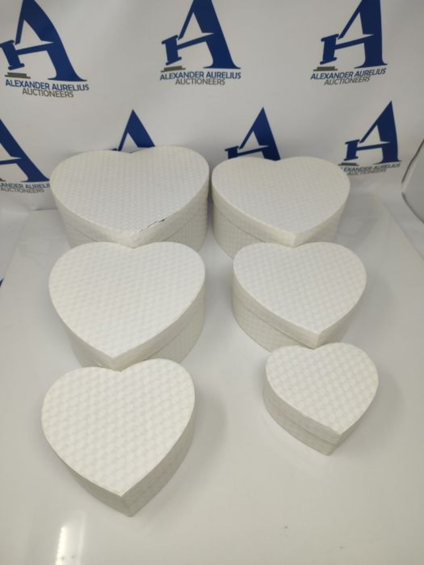 [CRACKED] Brandsseller Multipurpose Heart-Shaped Gift Box - Set of 6 - White - Image 2 of 2