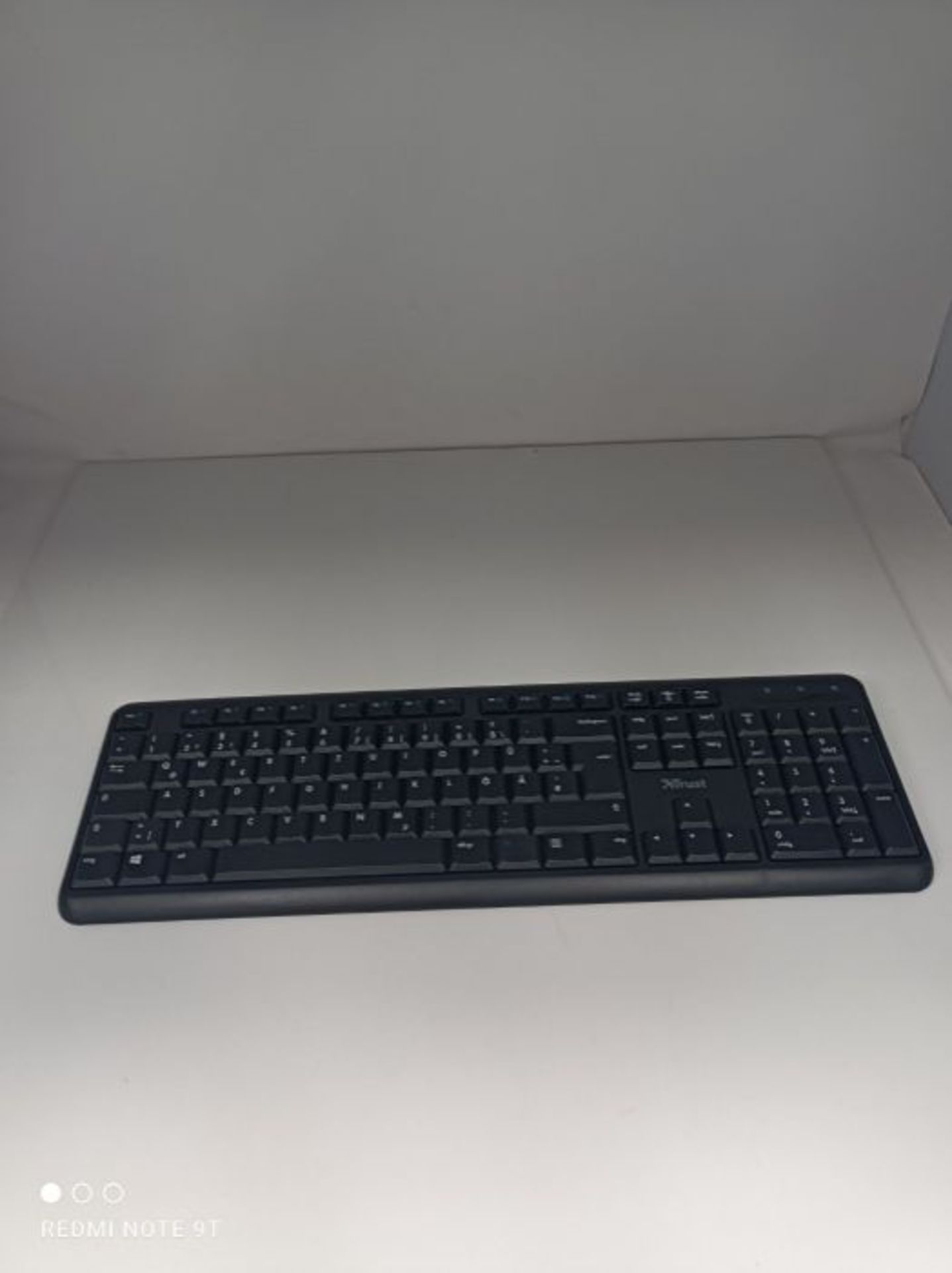 Trust 24080 Ymo Wireless Keyboard Set - German QWERTZ Layout, Quiet Keys and Mouse But