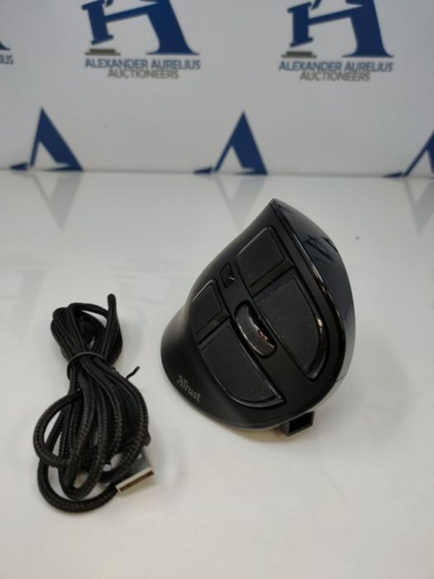 Trust Voxx Vertical Ergonomic Mouse, Rechargeable Wireless Mouse, Bluetooth or 2.4 GHz - Image 3 of 3