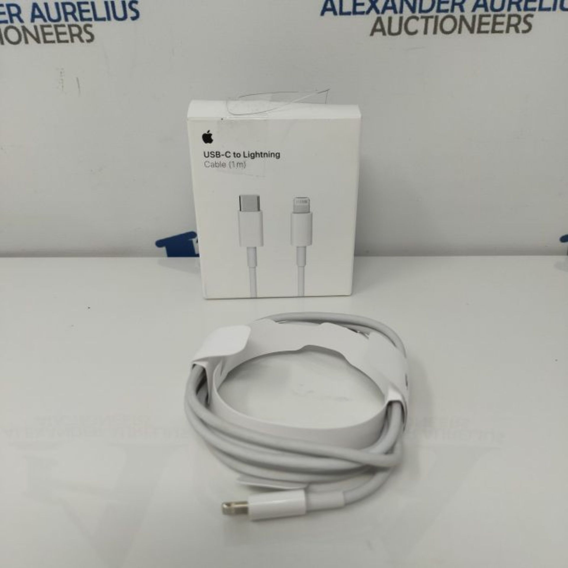 Apple USB-C to Lightning Cable (1m) - Image 2 of 3