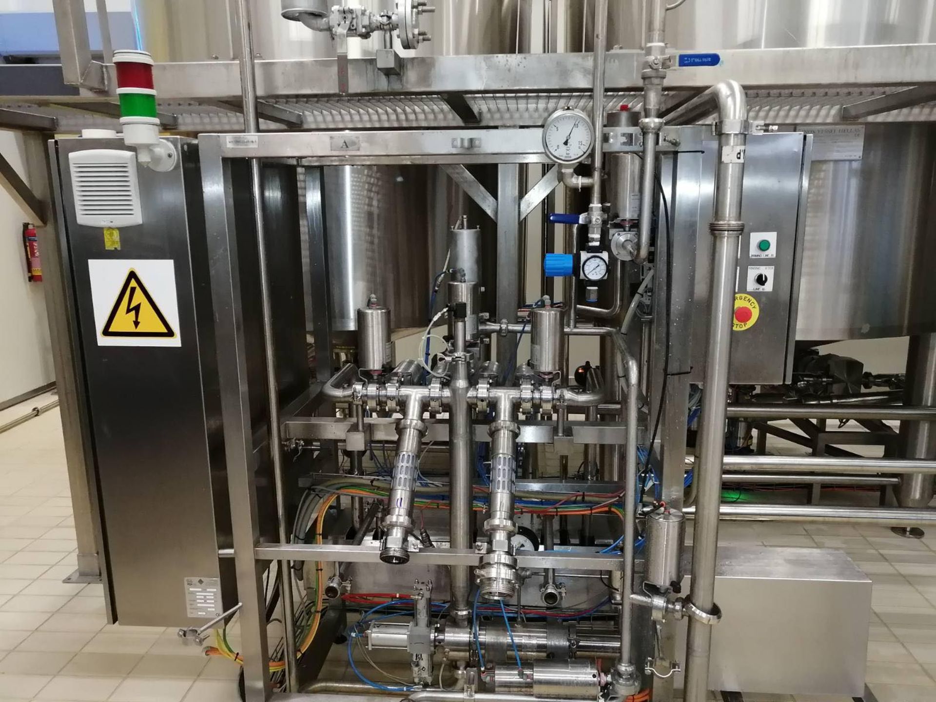 Dosys Fruit mixing and dosing system and feeding product to cup fillers