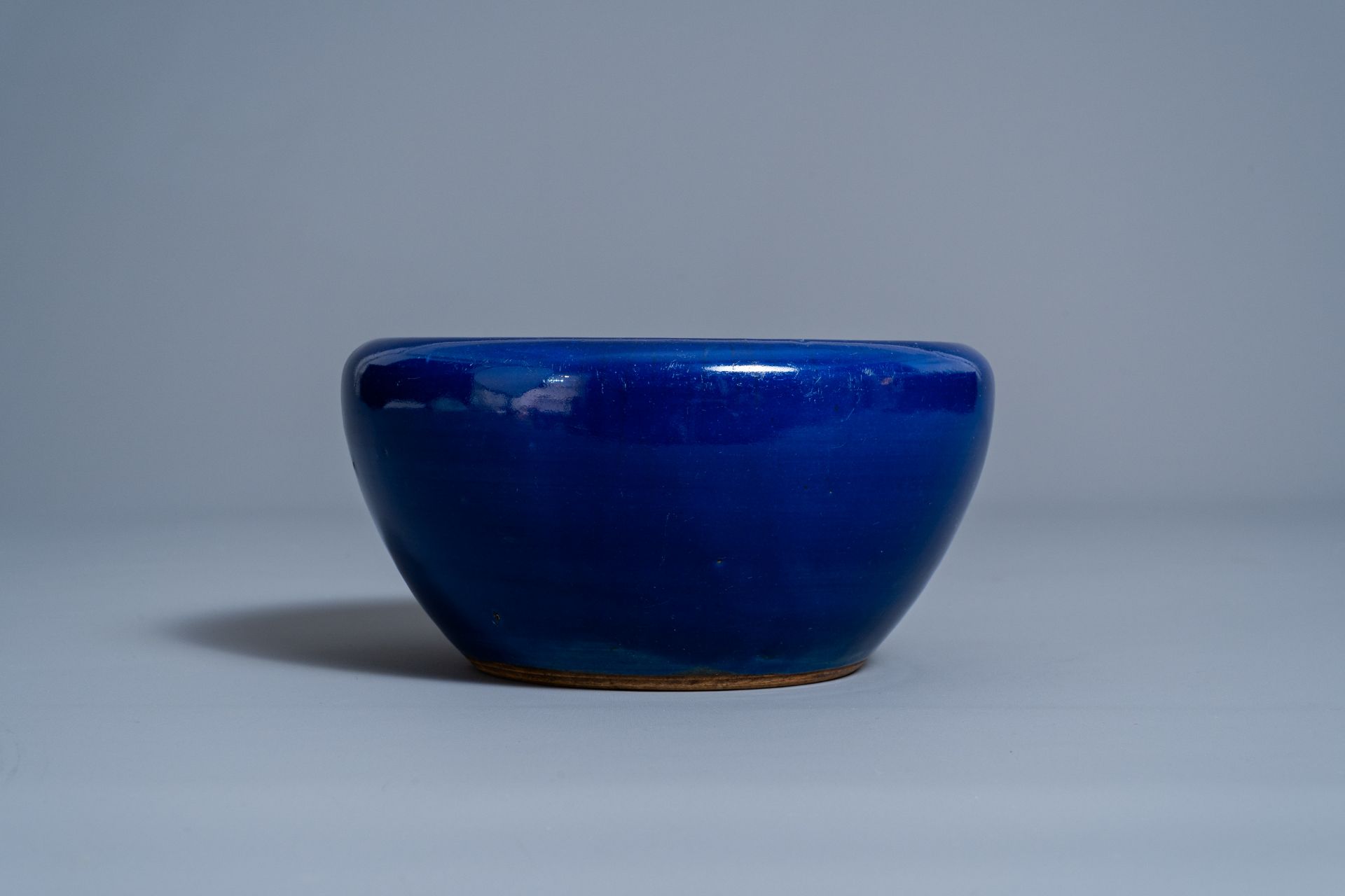 A Chinese monochrome blue alms bowl, 19th C. - Image 4 of 7