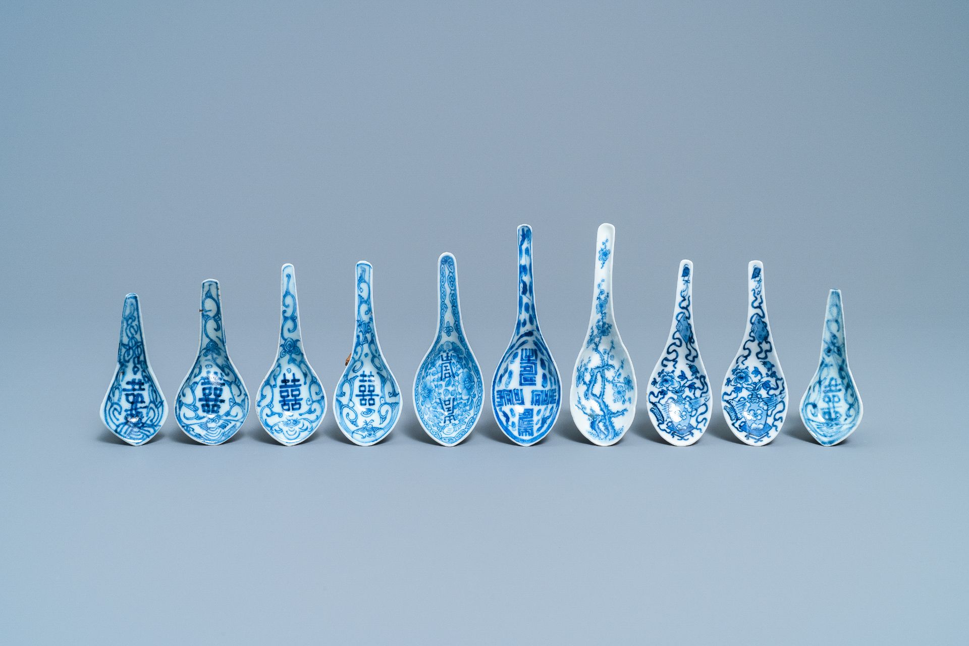 Ten Chinese blue and white spoons, 19th/20th C. - Image 2 of 5