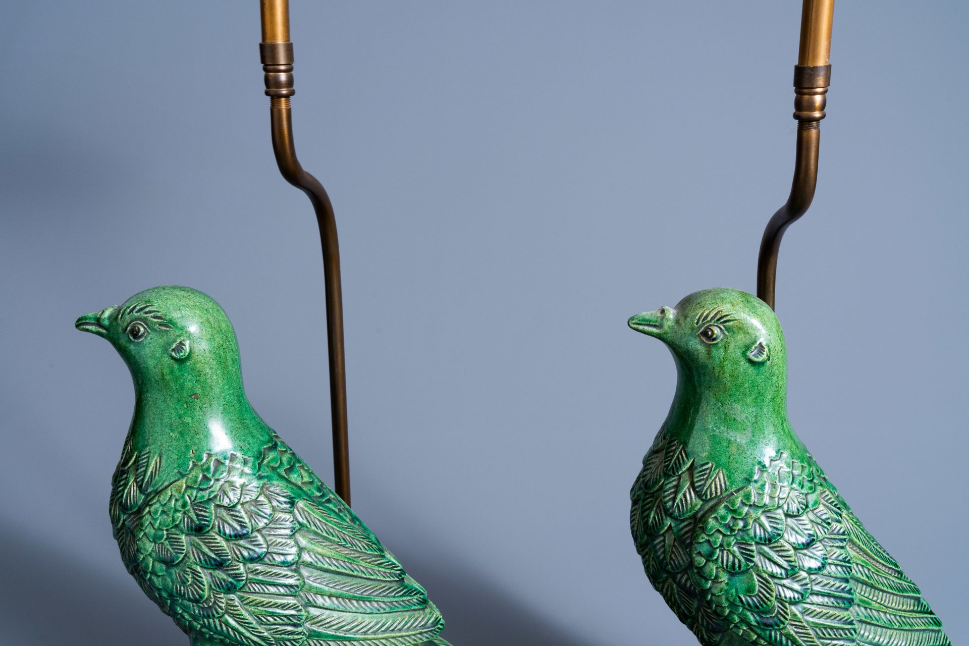 A pair of Chinese bird-shaped roof tiles mounted as lamps, 19th/20th C. - Image 7 of 7