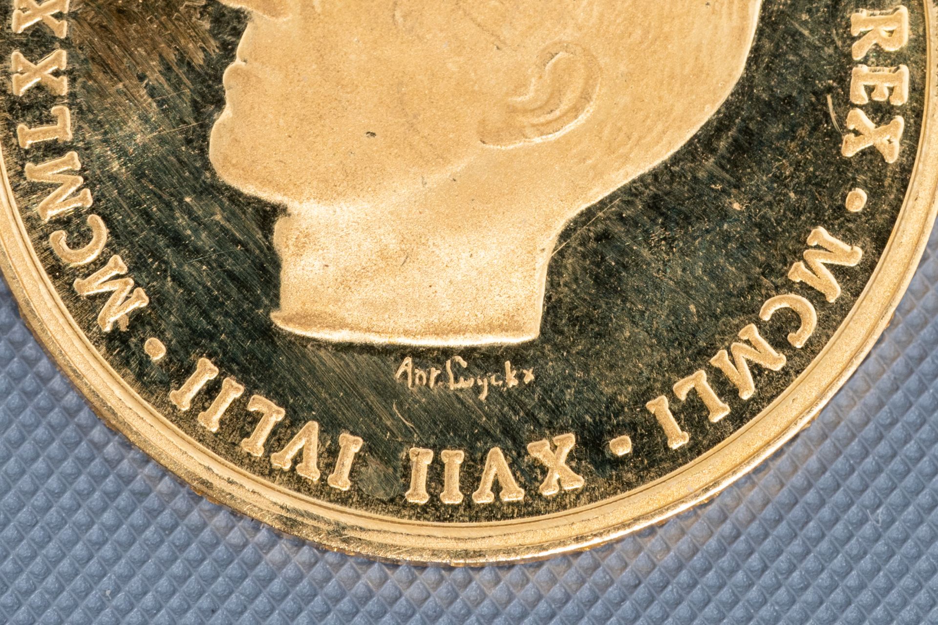 Three Belgian 21,6 carat yellow gold coins on the occasion of the 25th anniversary of King Baudouin - Image 7 of 9