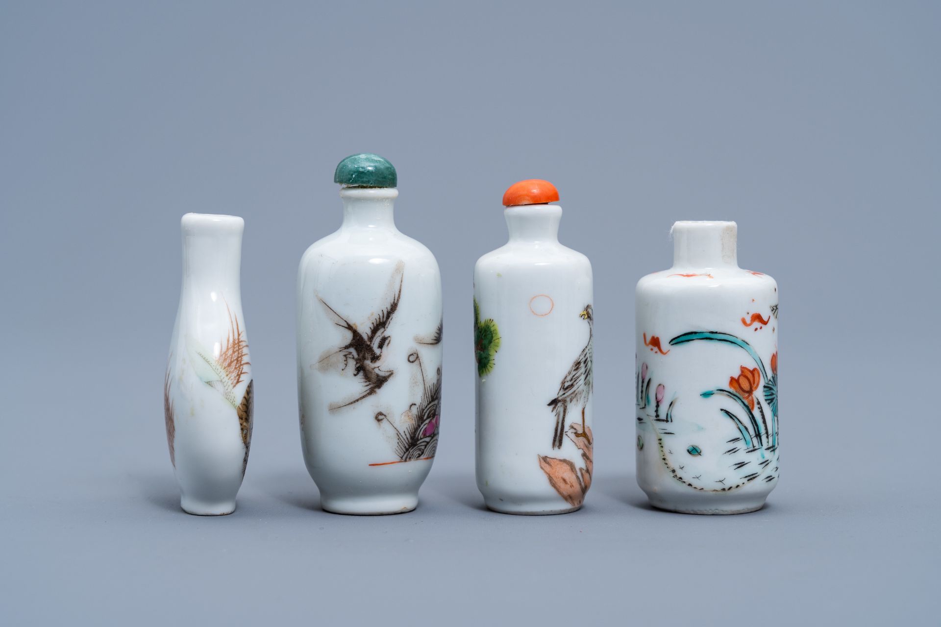 Four various Chinese polychrome enamelled snuff bottles, 19th/20th C. - Image 4 of 6