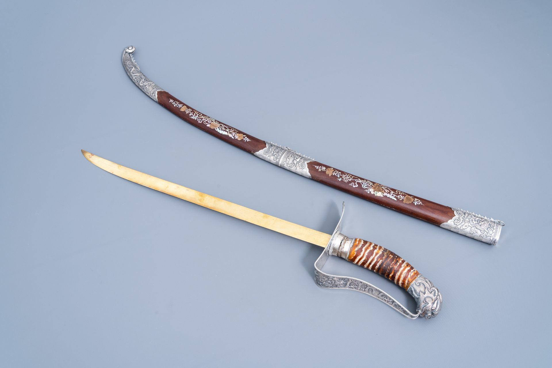 AÊ ceremonial Vietnamese 'guom' sword with silver and mother-of-pearl inlaid wooden scabbard with dr - Image 4 of 13