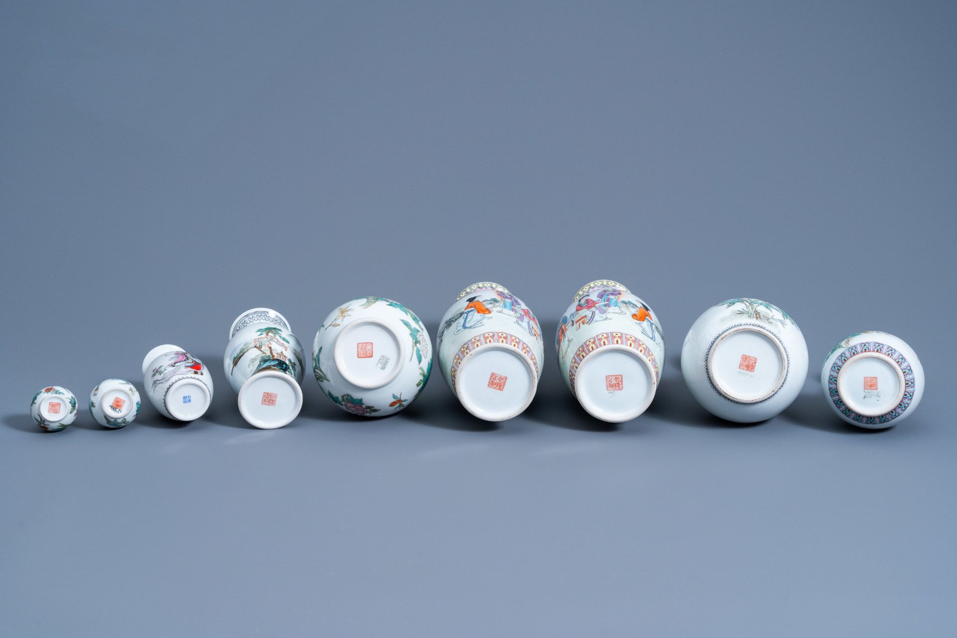 A varied collection of Chinese famille rose and qianjiang cai vases, 20th C. - Image 7 of 7