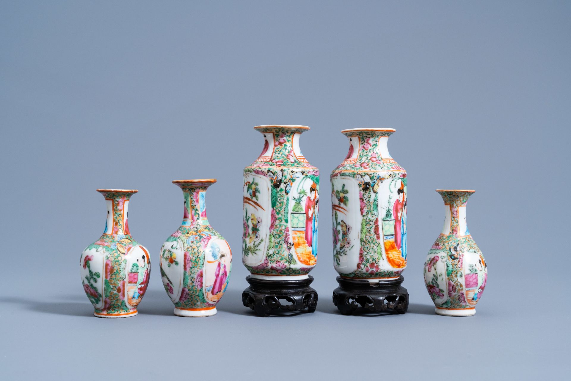 Eight Chinese Canton famille rose vases and a teapot and cover, 19th C. - Image 12 of 16