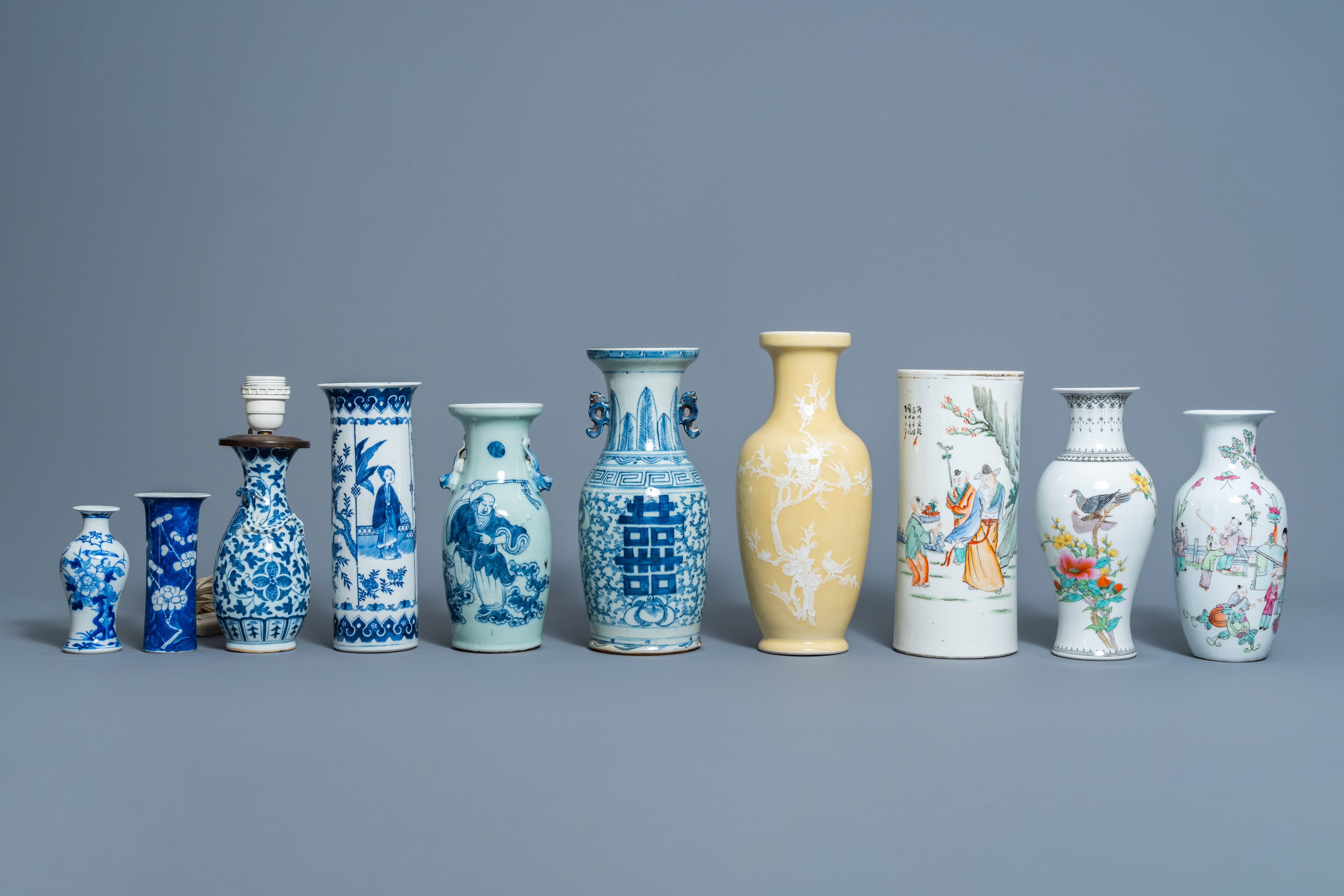 A varied collection of Chinese blue, white, famille rose and polychrome porcelain vases, 19th/20th C - Image 2 of 7