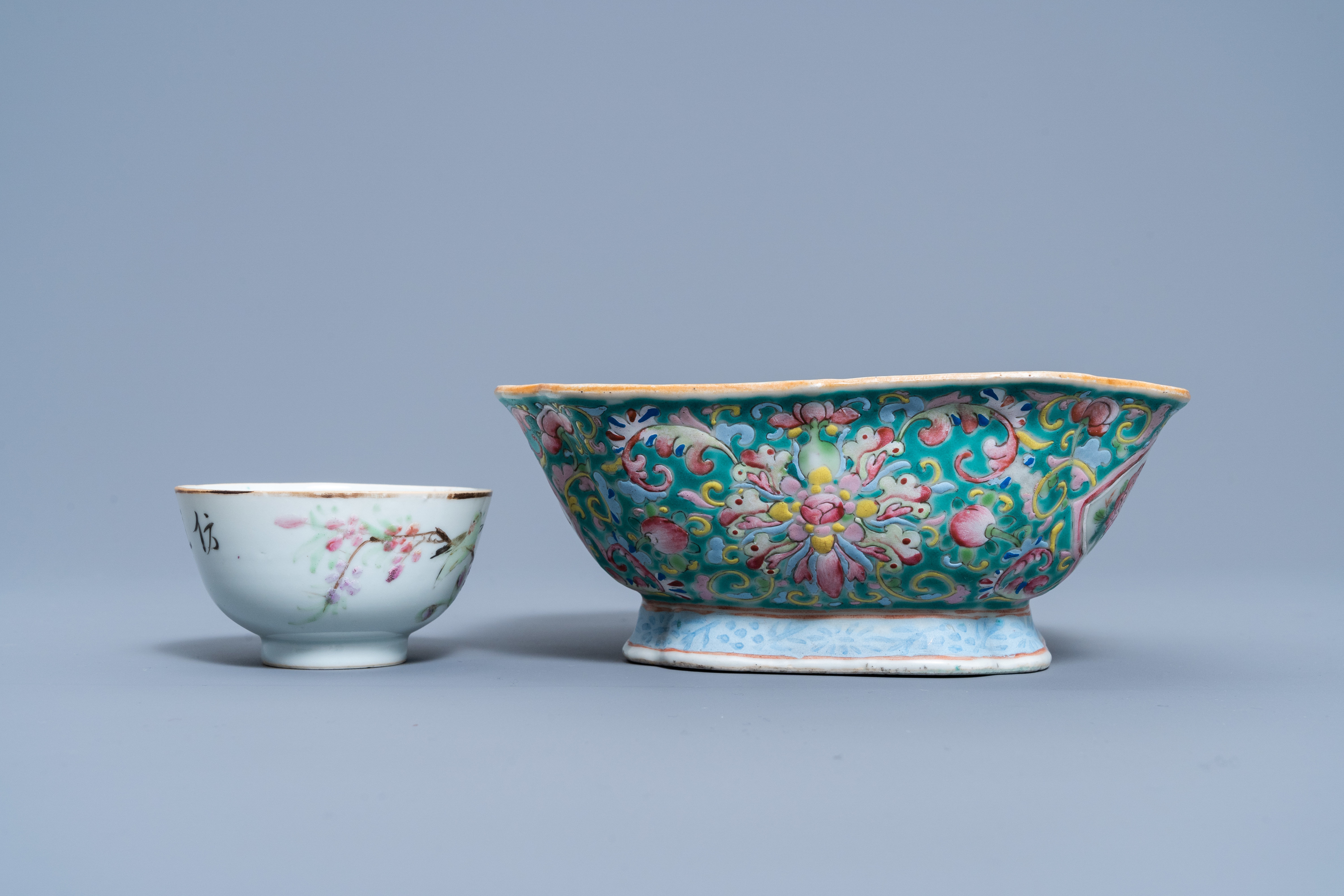 A varied collection of Chinese famille rose porcelain with floral design, 19th/20th C. - Image 10 of 12