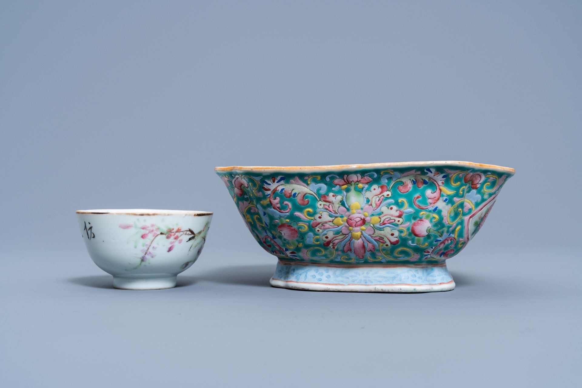 A varied collection of Chinese famille rose porcelain with floral design, 19th/20th C. - Image 10 of 12