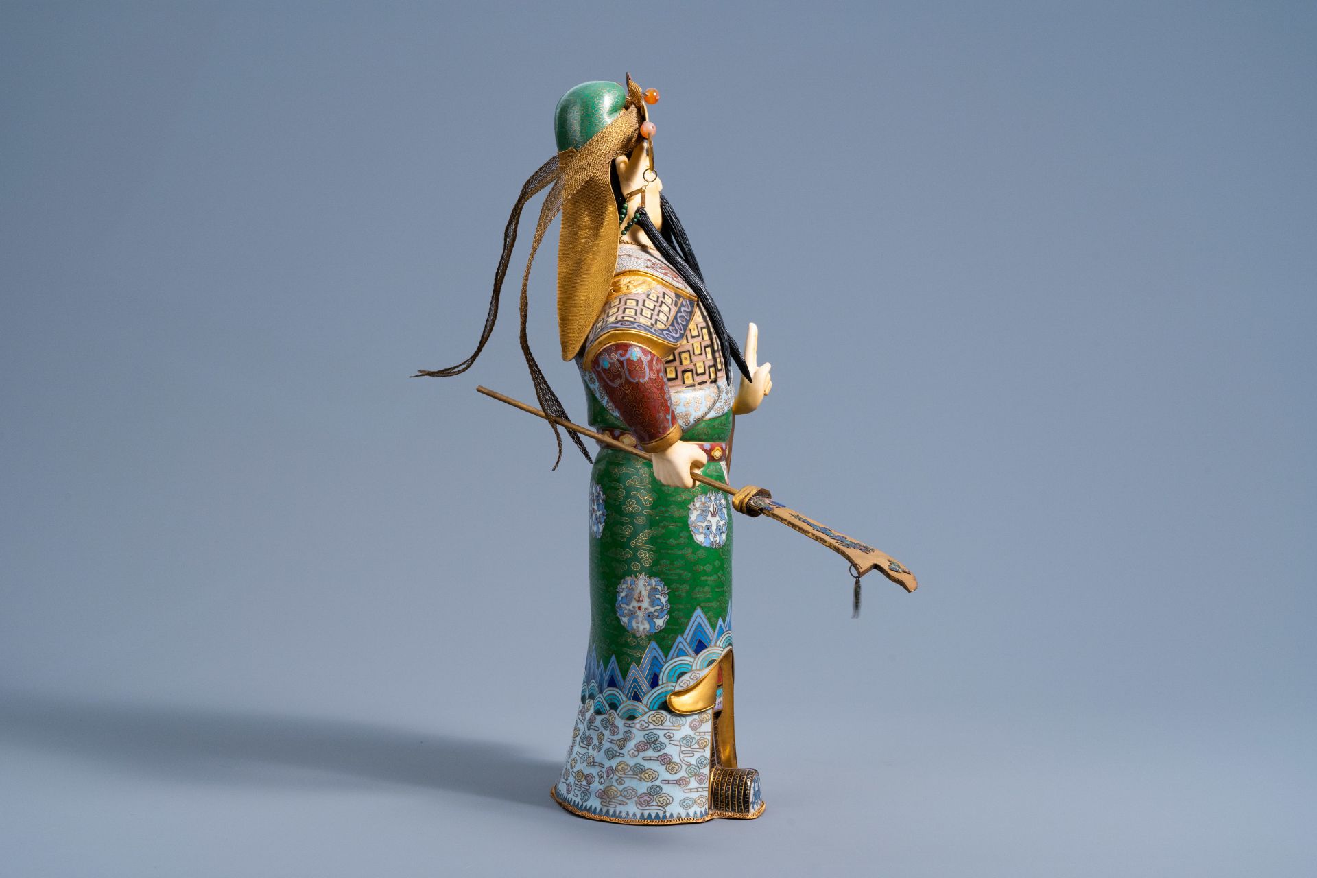 Three Chinese cloisonnŽ figures and a pair of enamel vases with floral design, 20th C. - Image 5 of 15