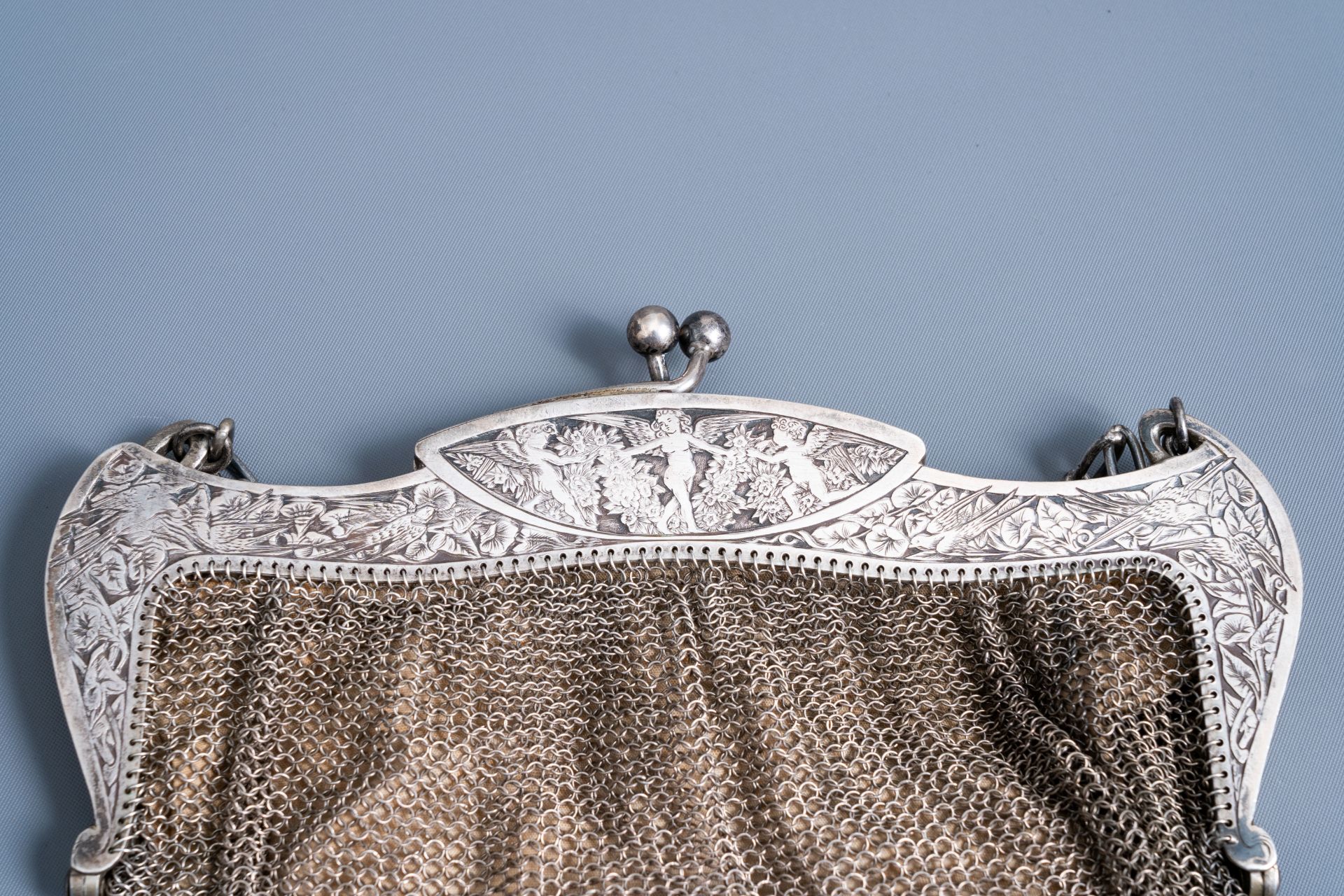 Four various French silver chainmail purses, 800/000, 19th/20th C. - Image 7 of 16