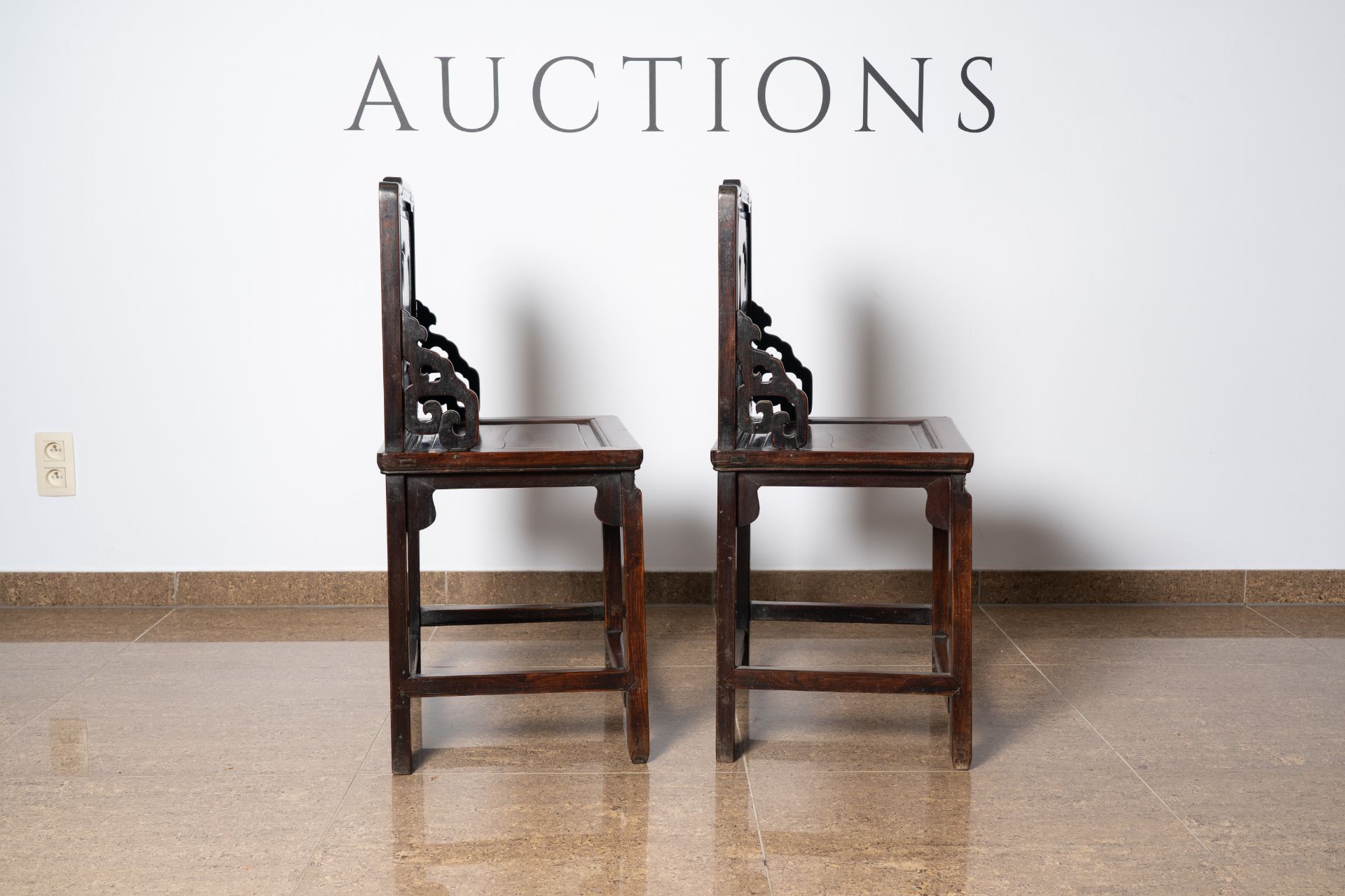 A pair of Chinese wood chairs with dreamstone plaques, 19th/20th C. - Image 4 of 8