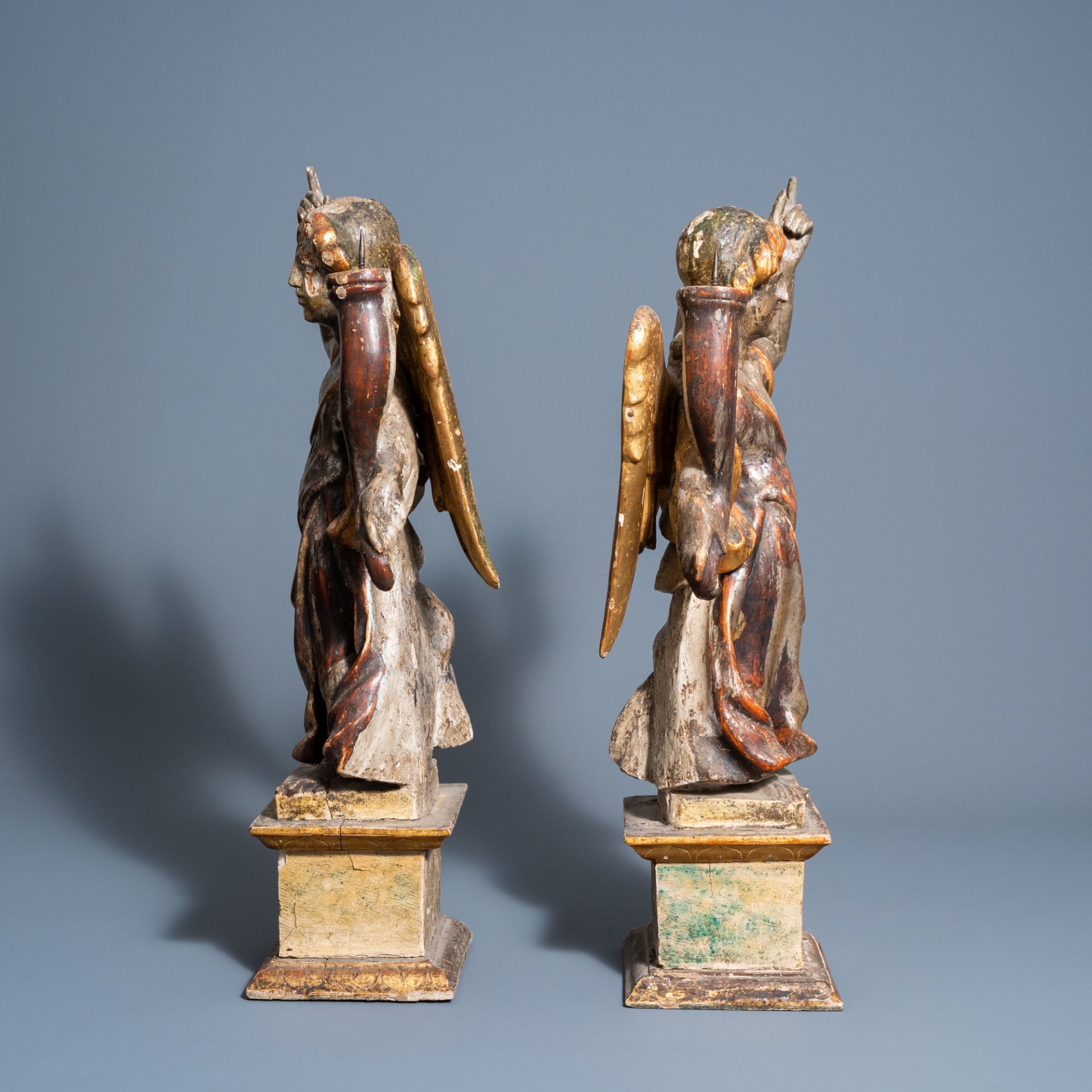 A pair of Italian carved, polychrome painted and gilt wooden angel shaped candlesticks, 18th C. - Image 5 of 9