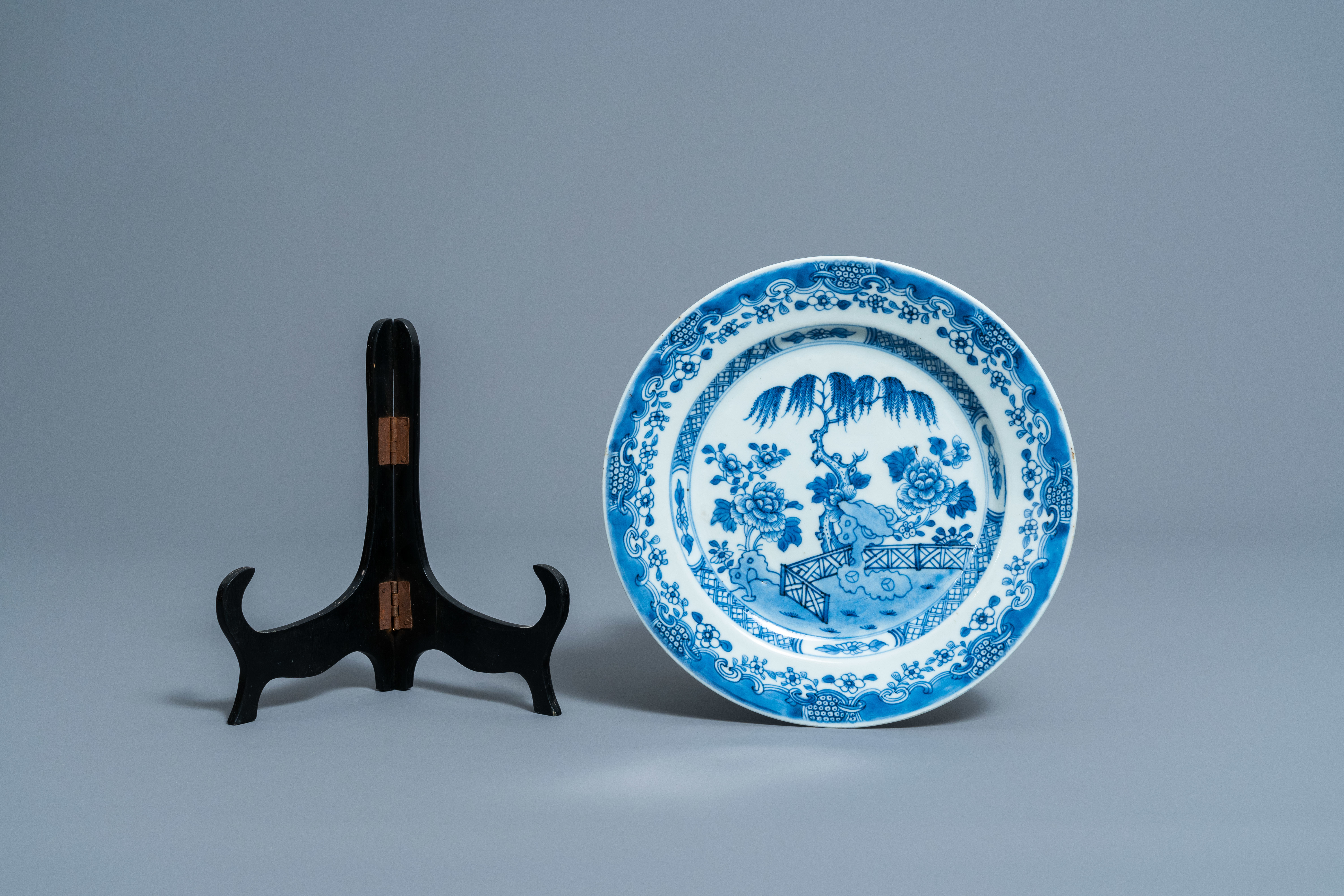 A varied collection of Chinese blue, white and Nanking crackle glazed famille rose porcelain, Qianlo - Image 8 of 9