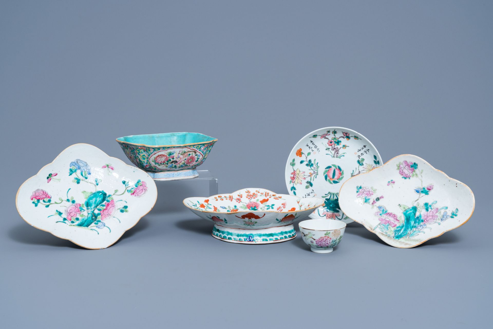 A varied collection of Chinese famille rose porcelain with floral design, 19th/20th C. - Image 2 of 12