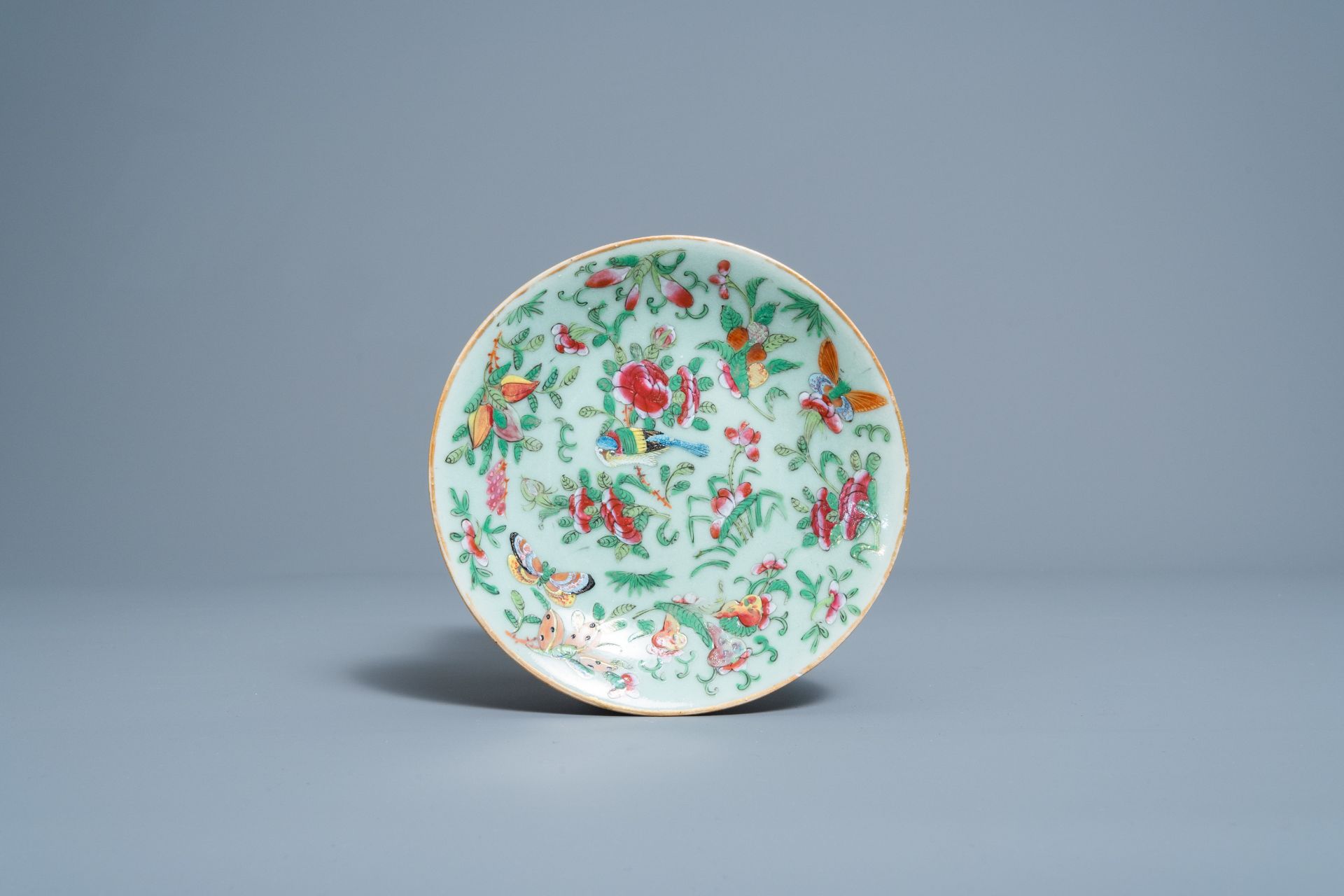 A varied collection of Chinese famille rose porcelain, 19th/20th C. - Image 11 of 12